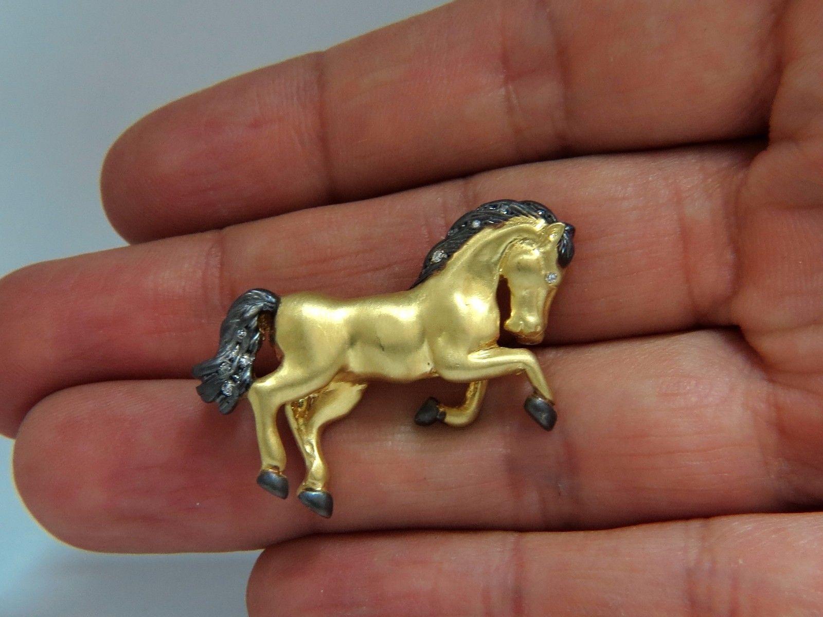 Round Cut 18 Karat Horse Pin .10 Carat Diamonds For Sale