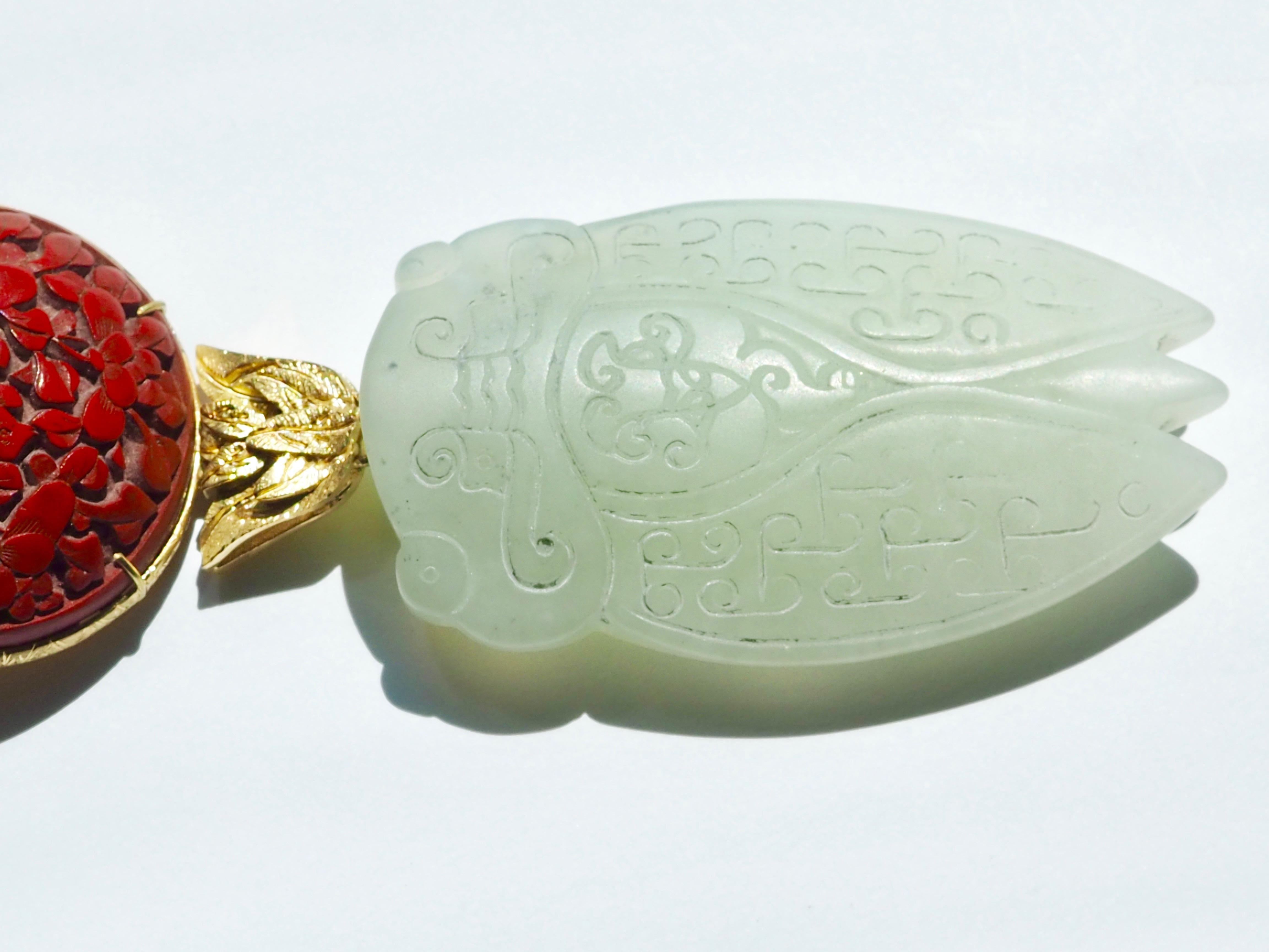 18 Karat Imperial Jade Fine Carved Lacquer Gold Cicada Pendant For Sale 1