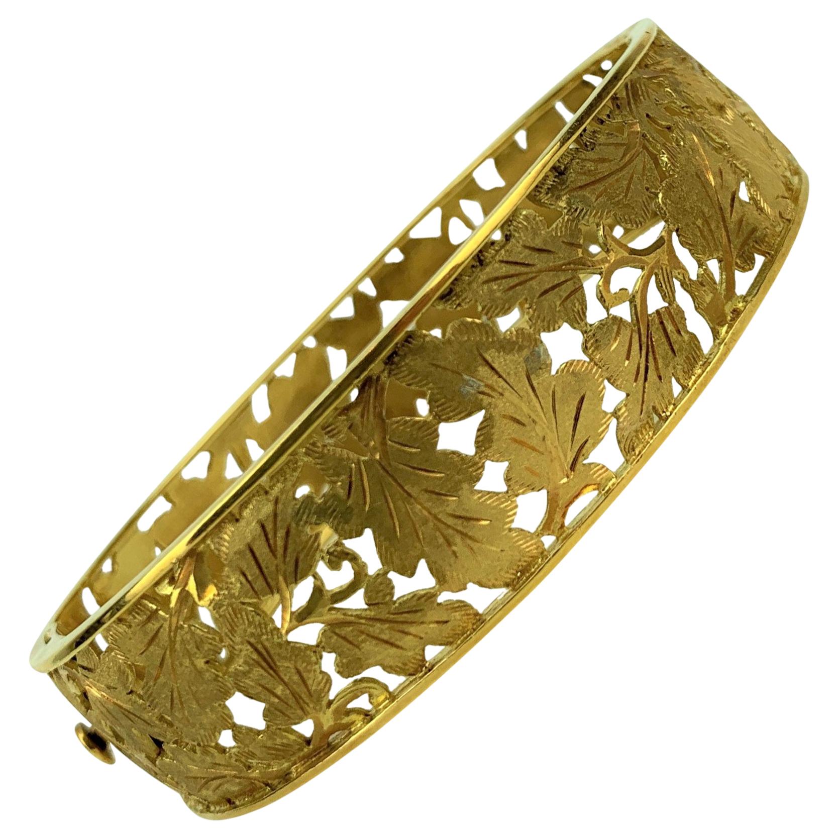 18 Karat Italian Yellow Gold Vintage Open Leaf Motif Bangle Bracelet