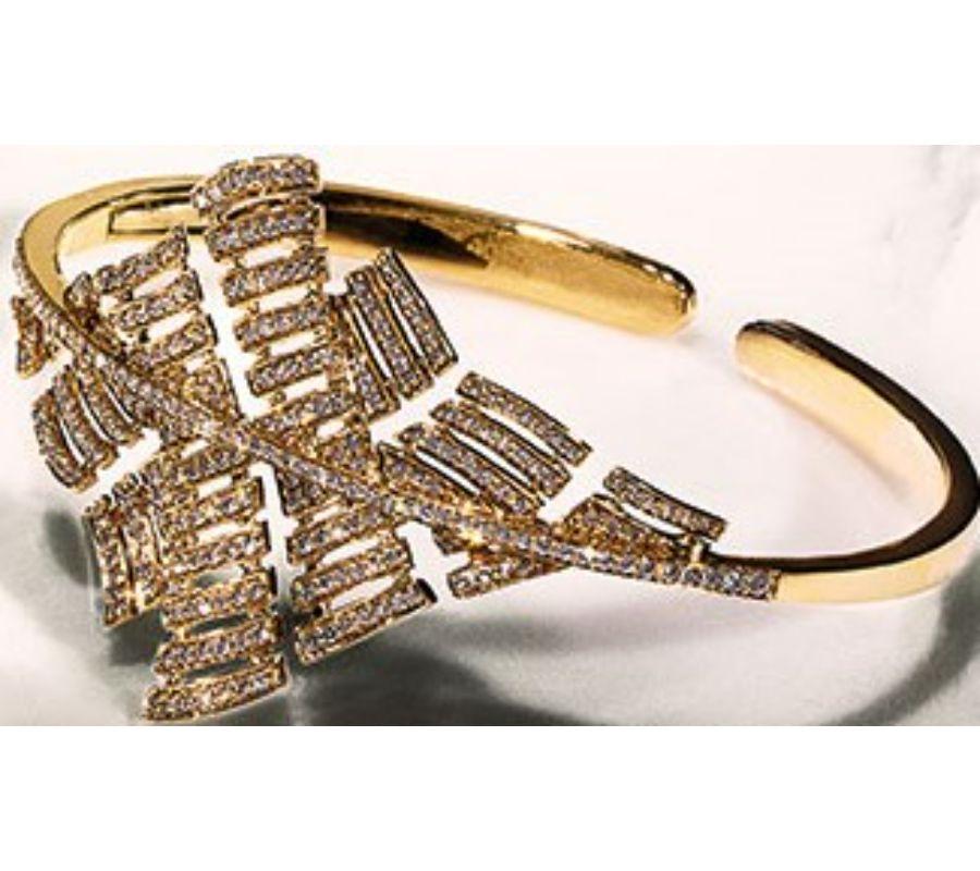 18 Karat Labyrinth Pink Gold Bracelet/Bangle with Vs-Gh Diamonds In New Condition For Sale In New York, NY