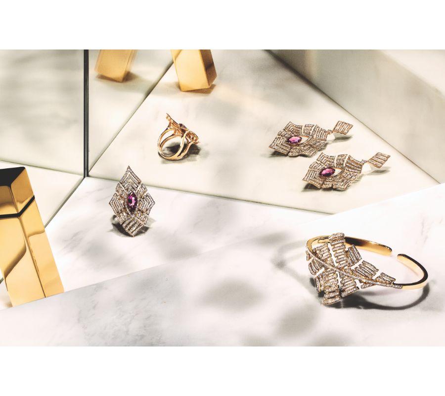 18 Karat Labyrinth Pink Gold Bracelet/Bangle with Vs-Gh Diamonds For Sale 2