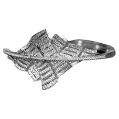 18 Karat Labyrinth White Gold Bracelet/Bangle with Vs Gh Diamonds