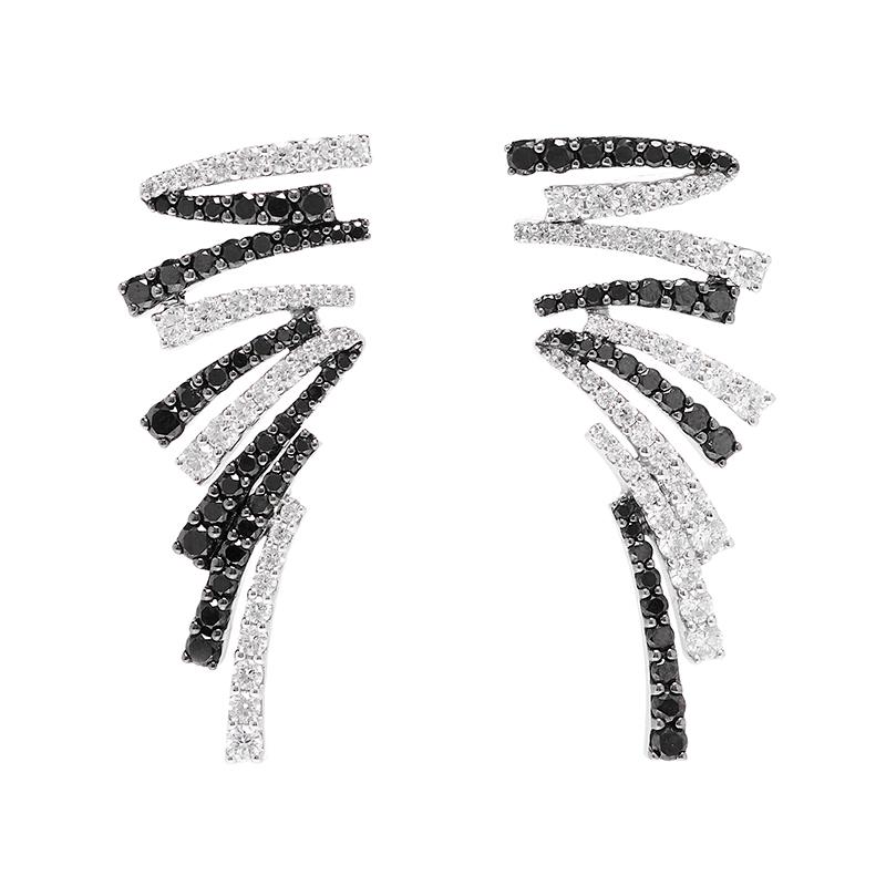 Contemporary 18 Karat Labyrinth White Gold Earring With Vs-Gh And Black Diamonds For Sale