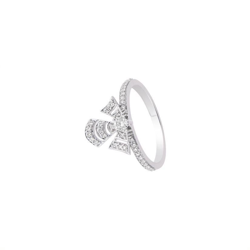 Contemporary 18 Karat Labyrinth White Gold Ring with Vs Gh Diamonds For Sale