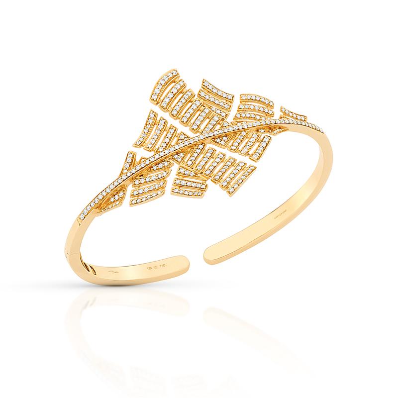 Contemporary 18 Karat Labyrinth Yellow Gold Bracelet/bangle With Vs-Gh Diamonds For Sale