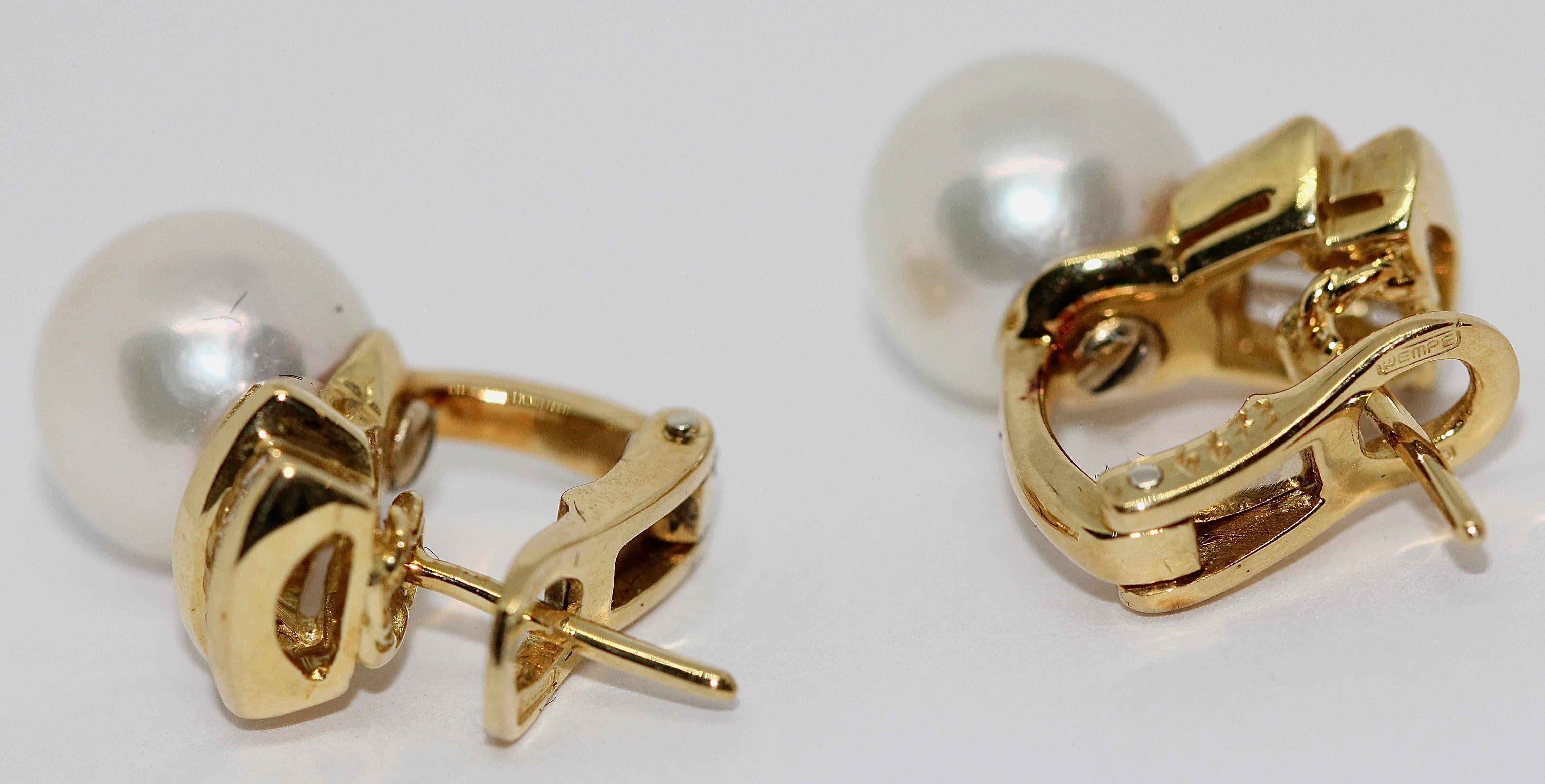 18 Karat Damen-Gold-Ohrringe mit 20 Diamanten und Perlen, von Wempe (Baguetteschliff) im Angebot