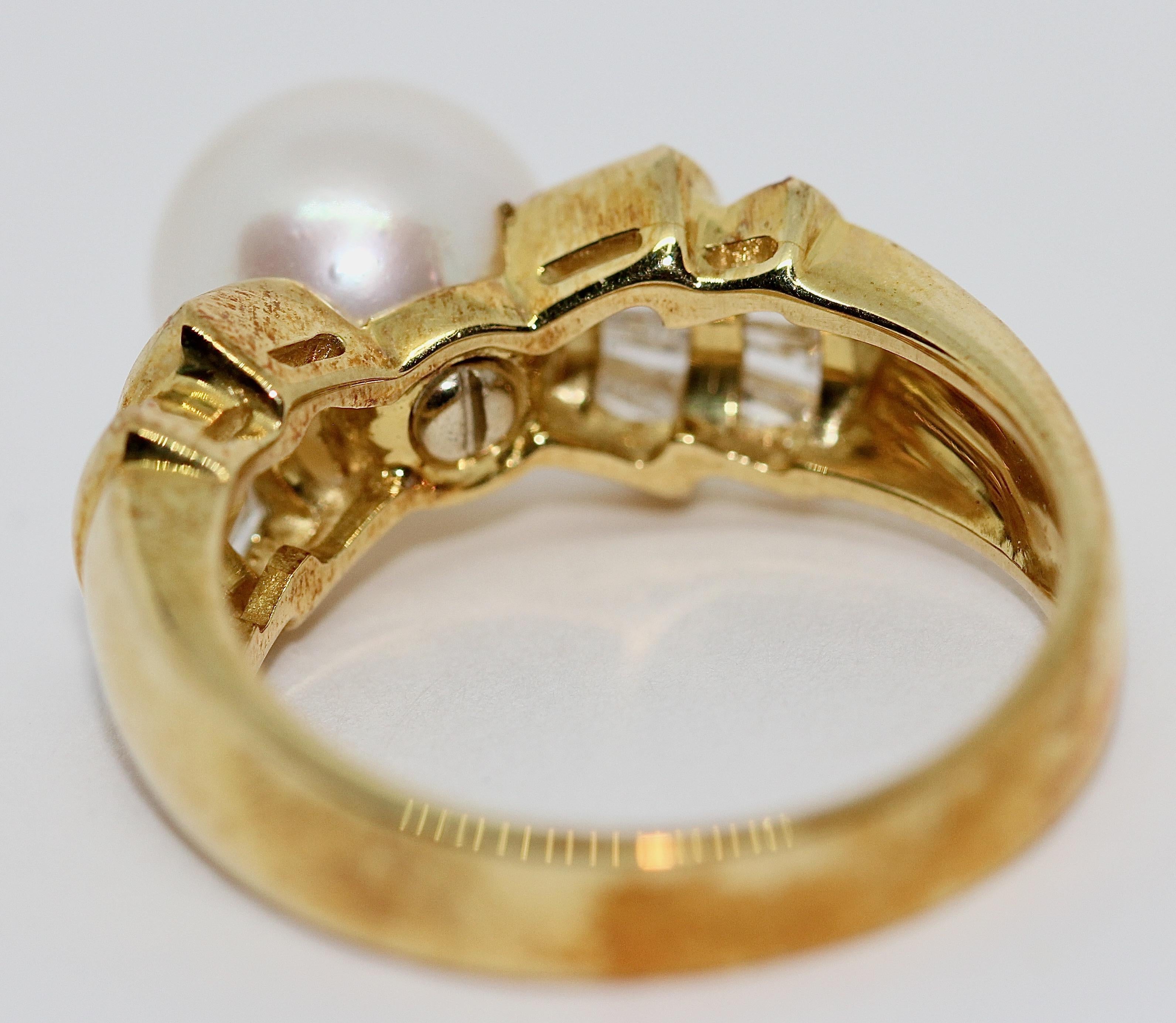 Taille baguette Bague pour femme en or 18 carats sertie de 20 diamants et perles, par Wempe en vente