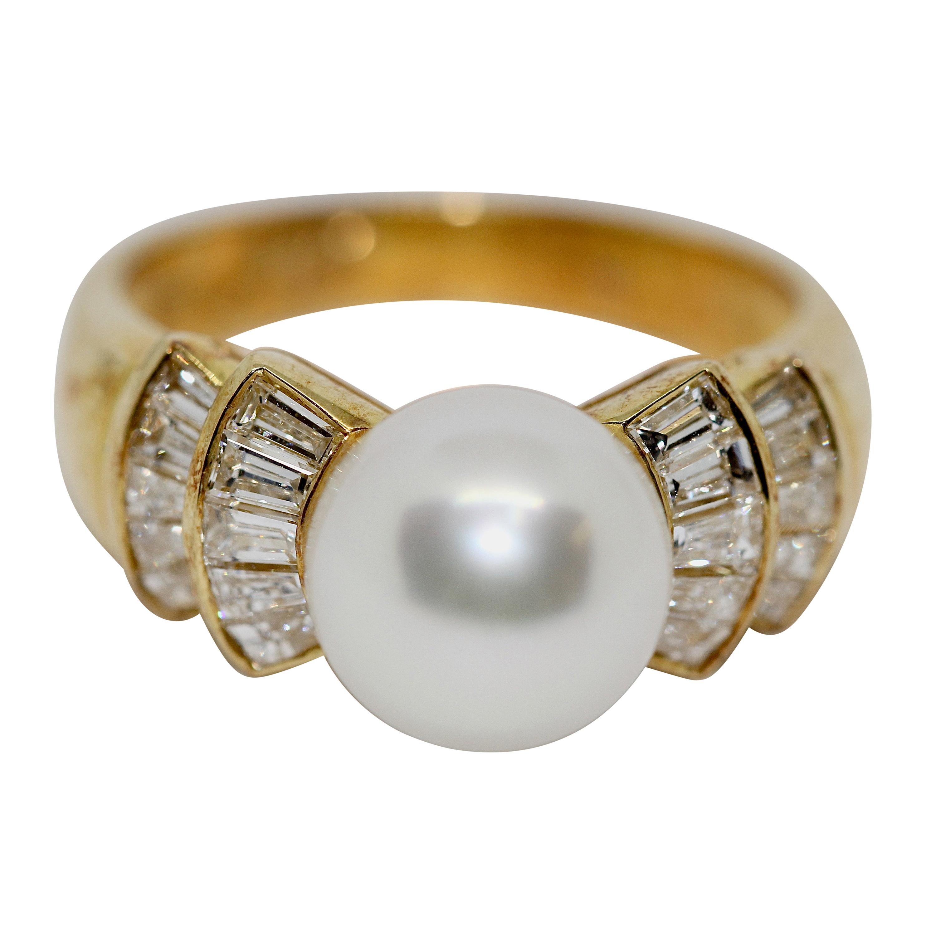18 Karat Ladies Gold Ring Set with 20 Diamonds and Pearl, by Wempe