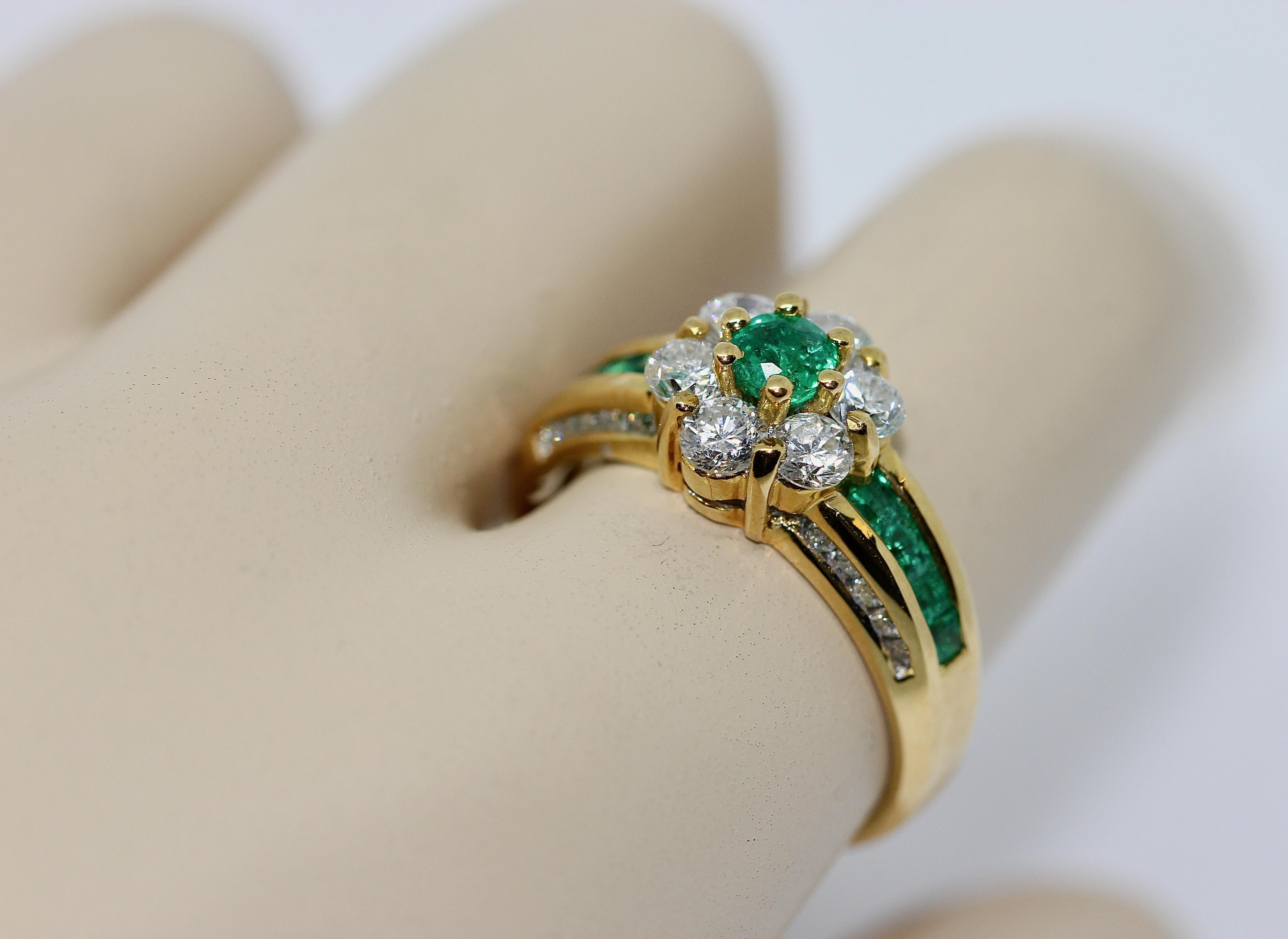 18 Karat Gold Ladies Ring set with Diamonds and Emeralds.

Unique piece of jewelry from the traditional Swiss company TÜRLER.

The ring is set with 26 diamonds, of very good quality and a total weight of 1.03 carat.
Emeralds total weight approx. 0.7