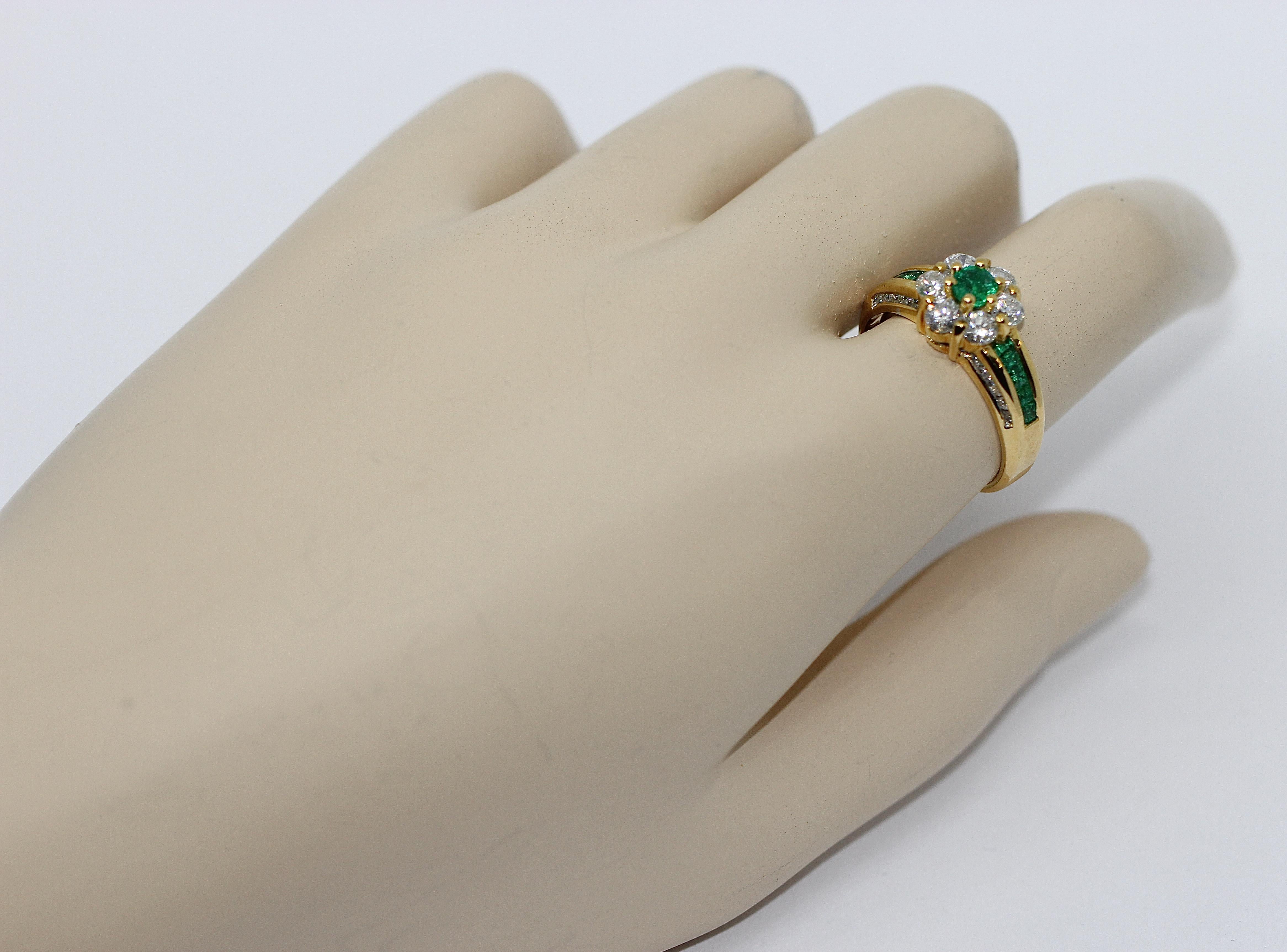 18 Karat Gold Ladies Ring Set with Diamonds and Emeralds, by Türler For Sale 1