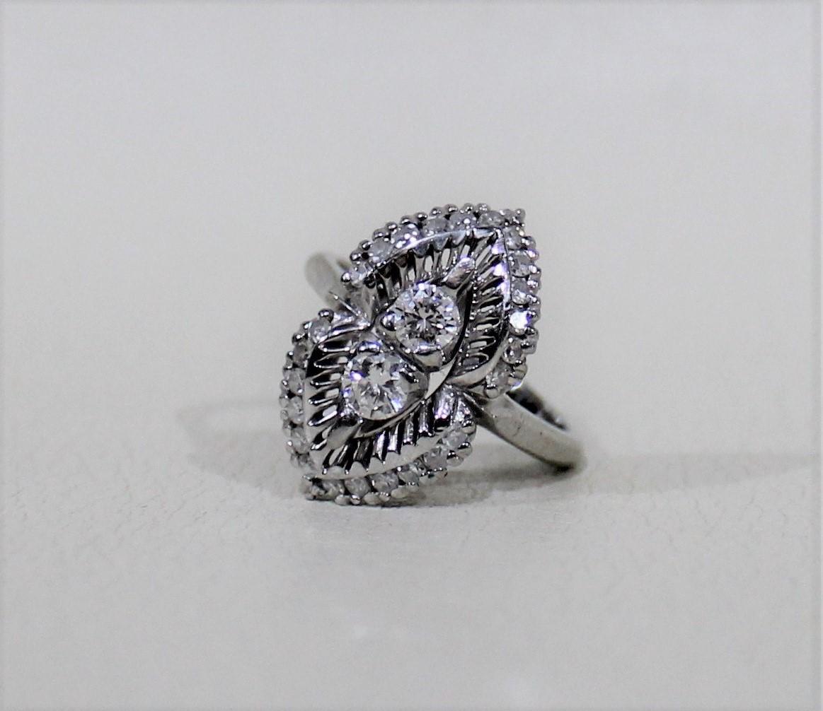 18 Karat Ladies White Gold and Diamond Ring In Good Condition For Sale In Hamilton, Ontario
