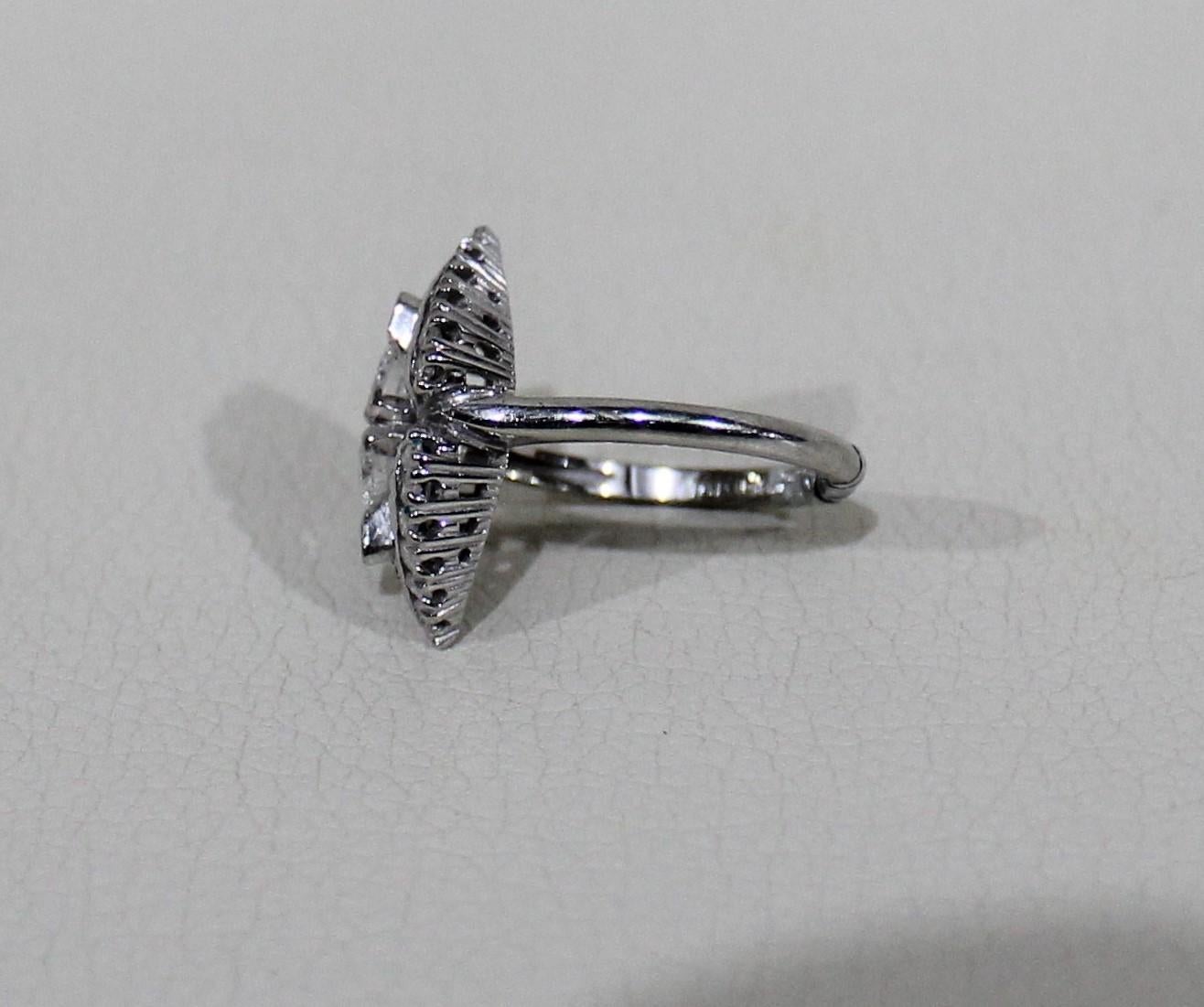 18 Karat Ladies White Gold and Diamond Ring For Sale 1