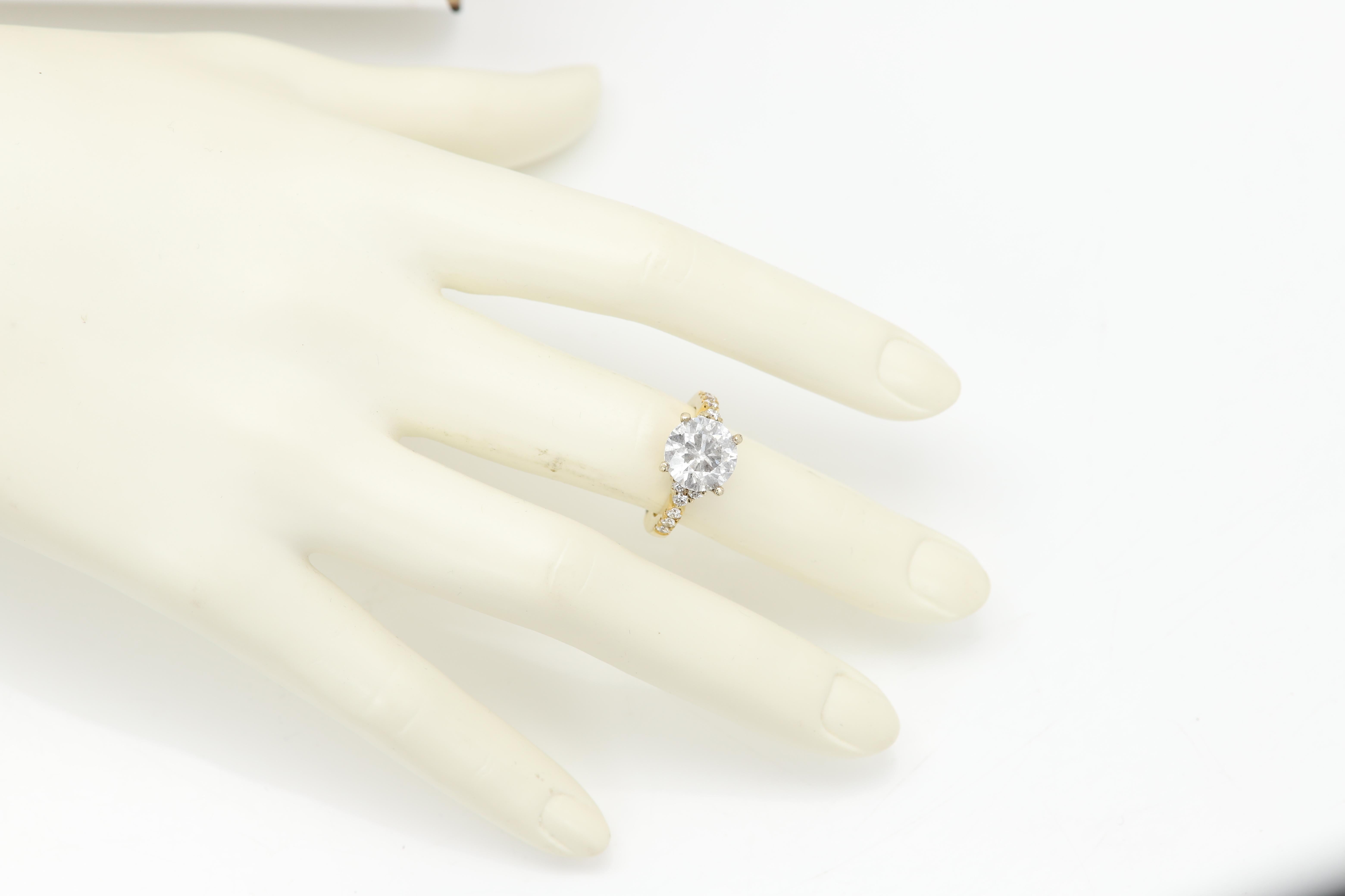 Vintage - new (never used) Diamond Engagement ring
Center stone: Round shape 4.07 carat G-I2- Large Natural diamond !
Set in 18k Yellow Gold
Finger size 5 (not resizable)
Approx Weight 6.0 grams
Small diamonds on the side.
If you are look for a big