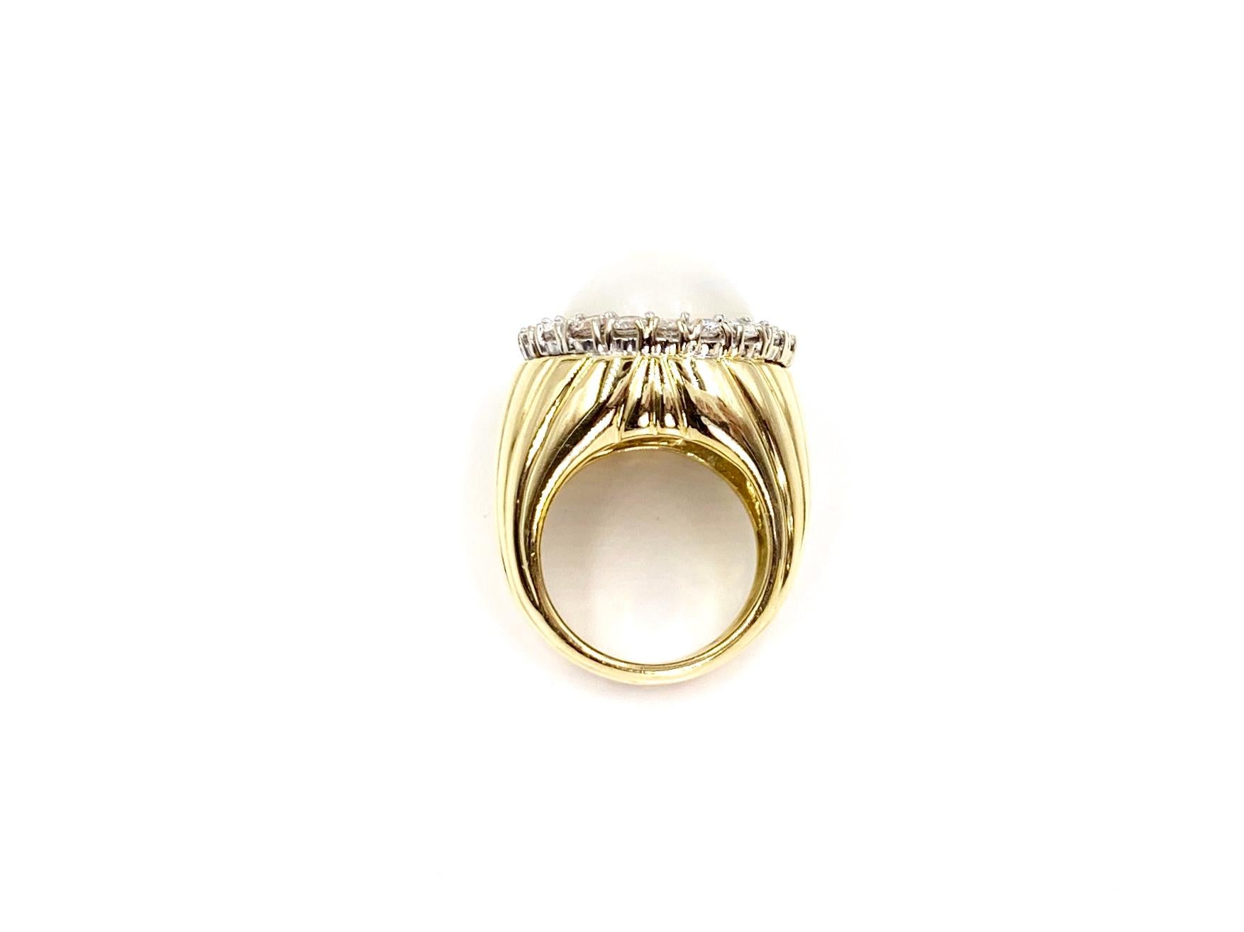 18 Karat Large Mabé Pearl and Diamond Cocktail Ring In Excellent Condition For Sale In Pikesville, MD