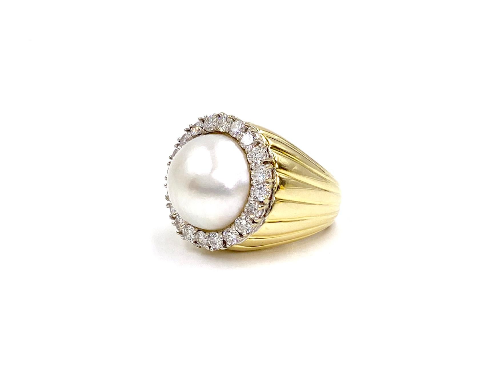 18 Karat Large Mabé Pearl and Diamond Cocktail Ring For Sale 1