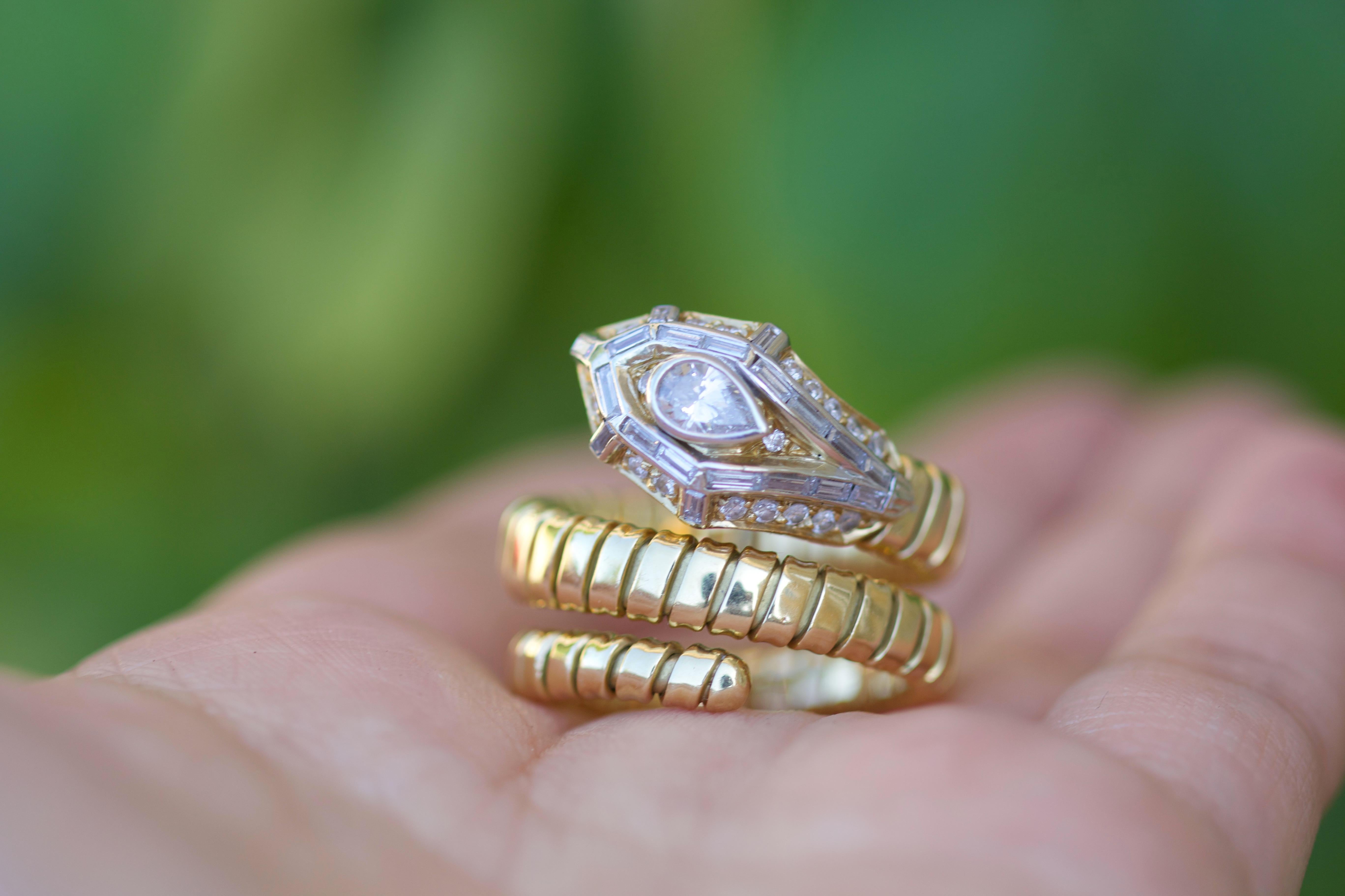 18 Karat Late 20th Century Gold Tubogas Diamond Snake Crossover Ring 5