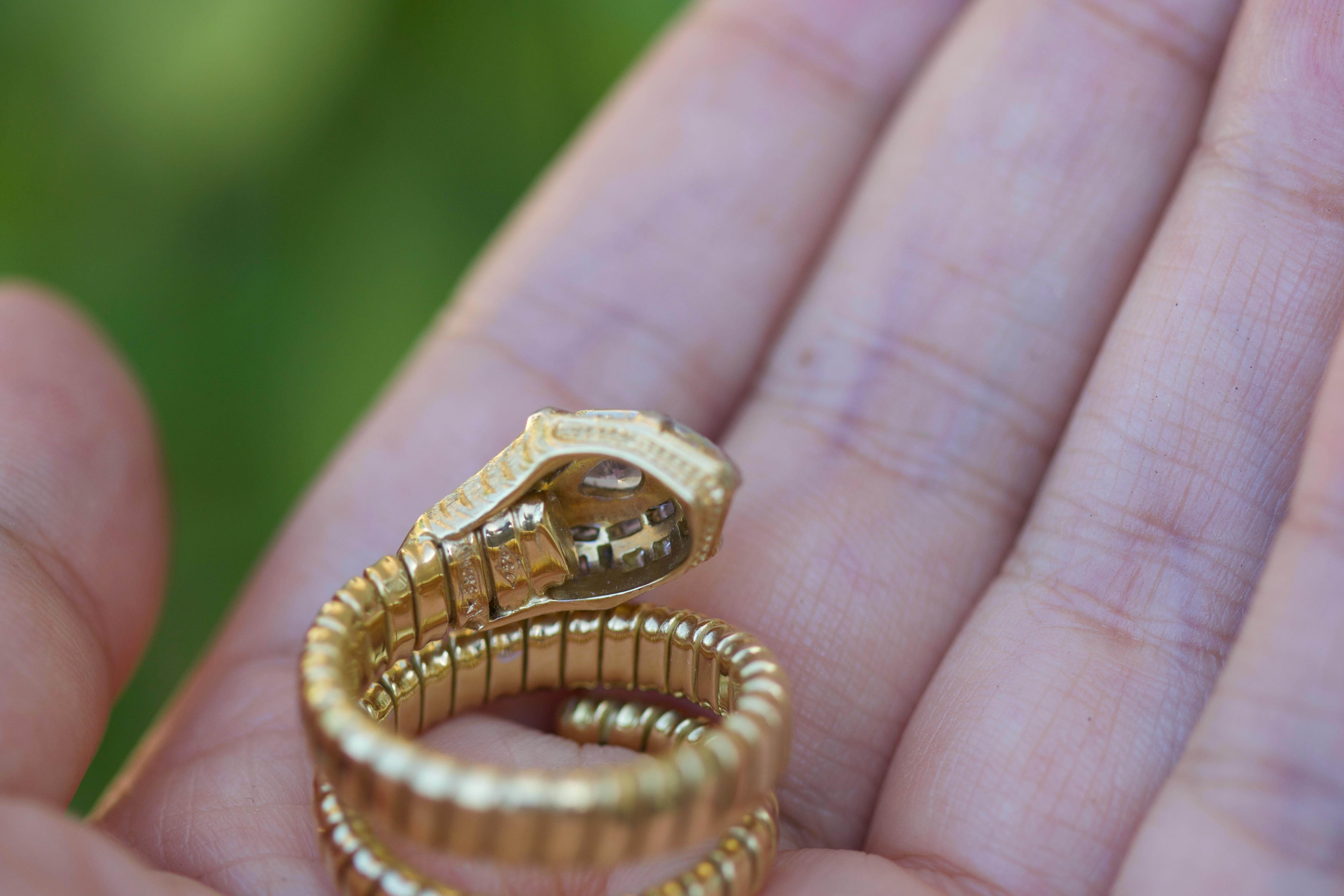 18 Karat Late 20th Century Gold Tubogas Diamond Snake Crossover Ring 8