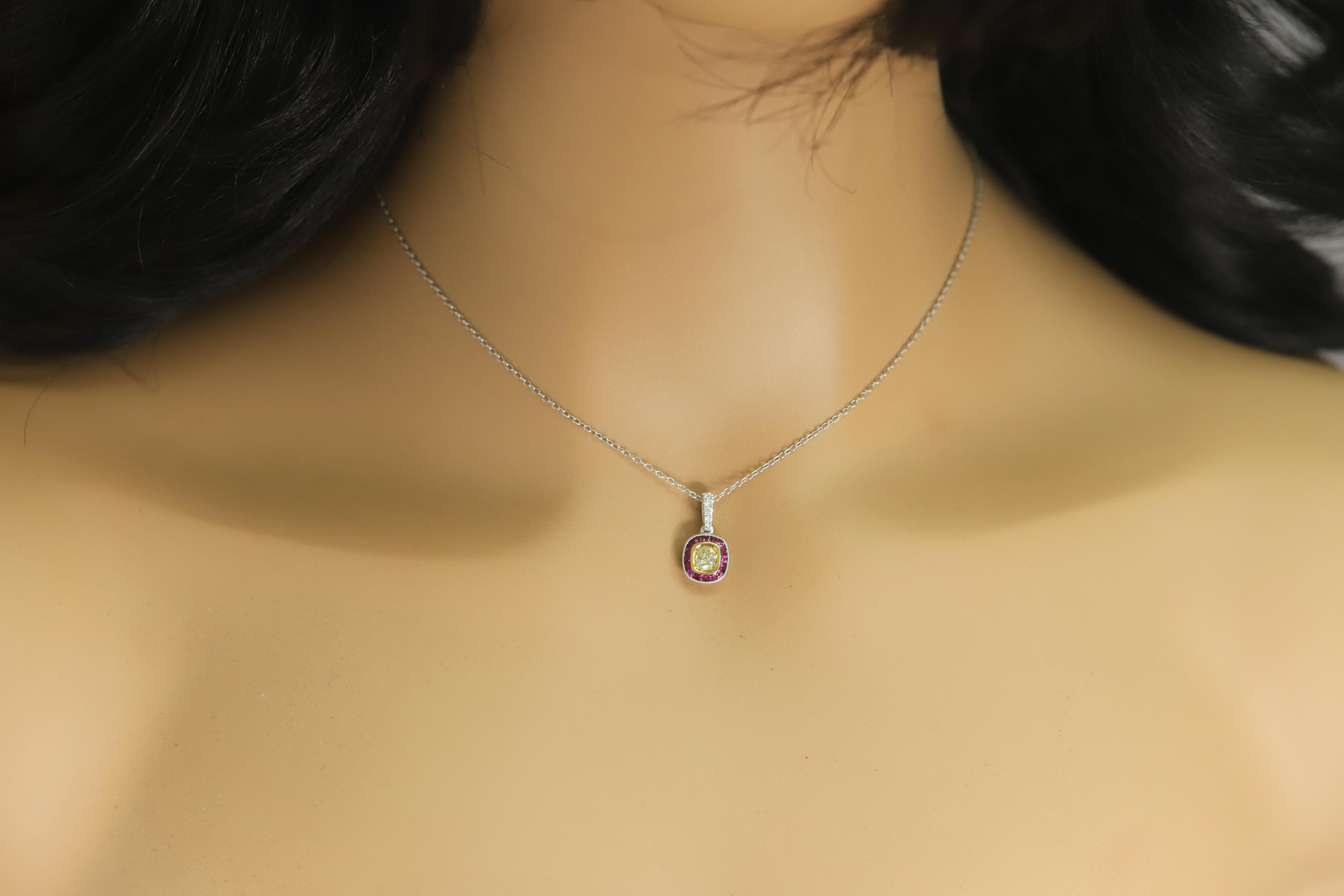 18 Karat Light Yellow Diamond Red Ruby Anhänger Art Deco Halskette im Angebot 1