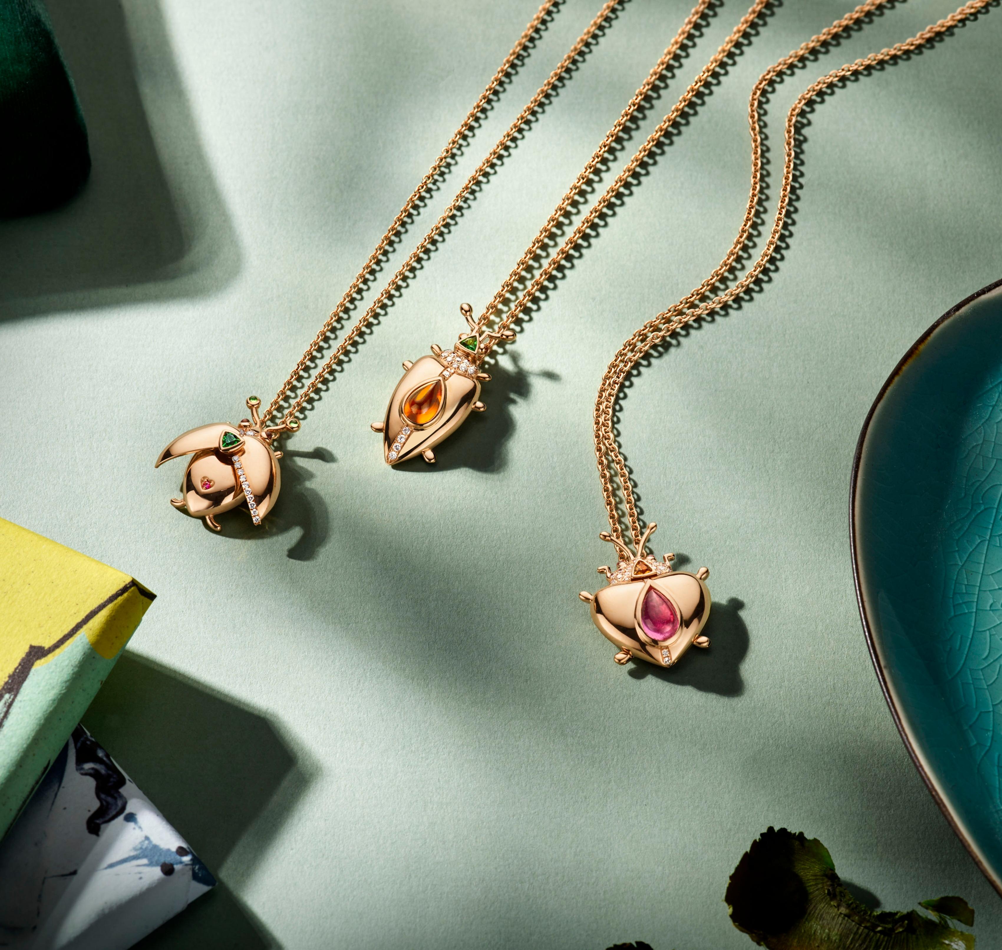 Halskette mit Anhänger, Turmalin, Tsavorit, Saphir, 18 Karat Gold im Zustand „Neu“ im Angebot in GENT, BE