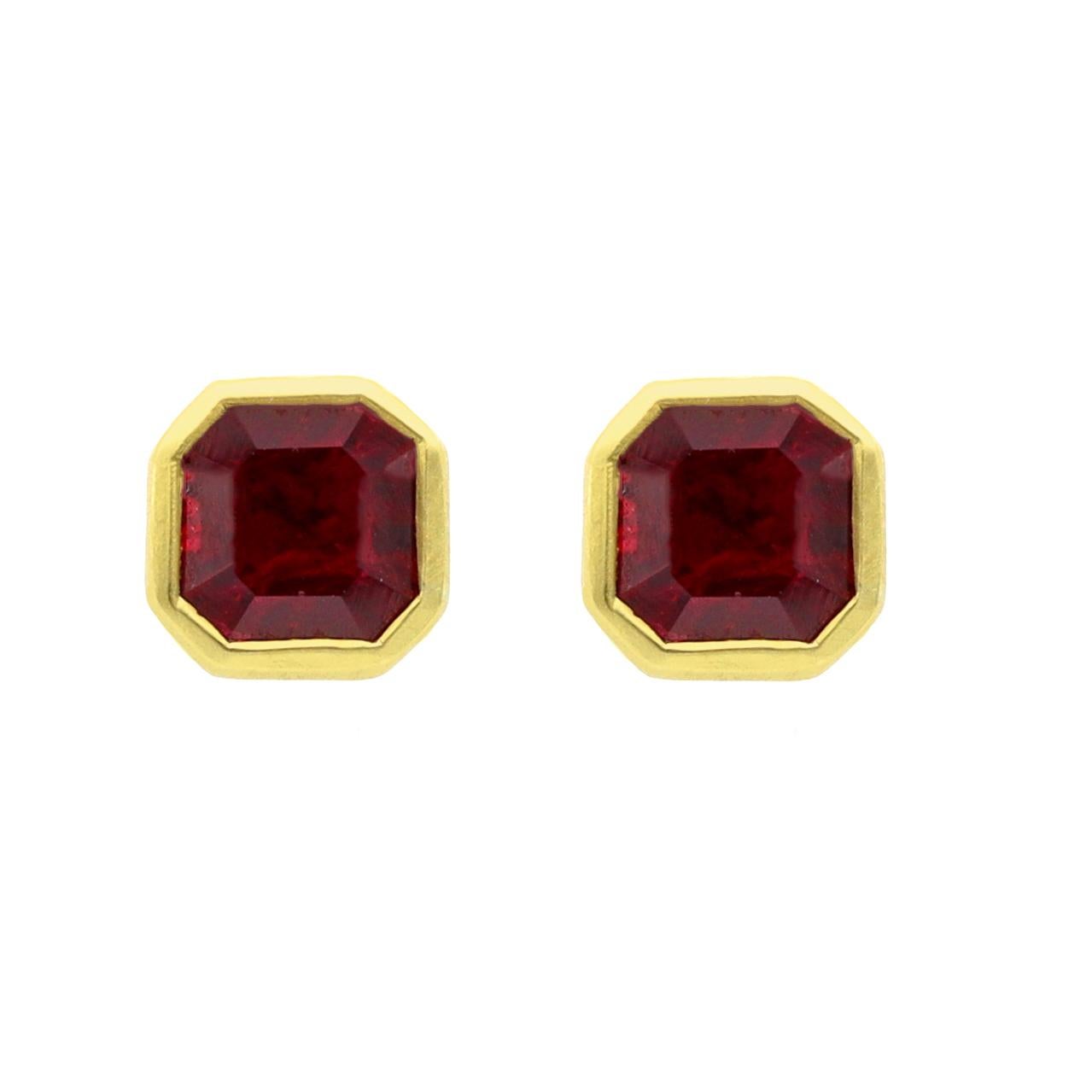 18 Karat Matte Yellow Gold 2.00 Carat Ruby Stud Earrings

This exemplary pigeon-blood square-octagonal cut ruby earring pair is truly fantastic. It’s a specially modified-square radiant cut flawless luster red ruby pair enclosed in matt finish