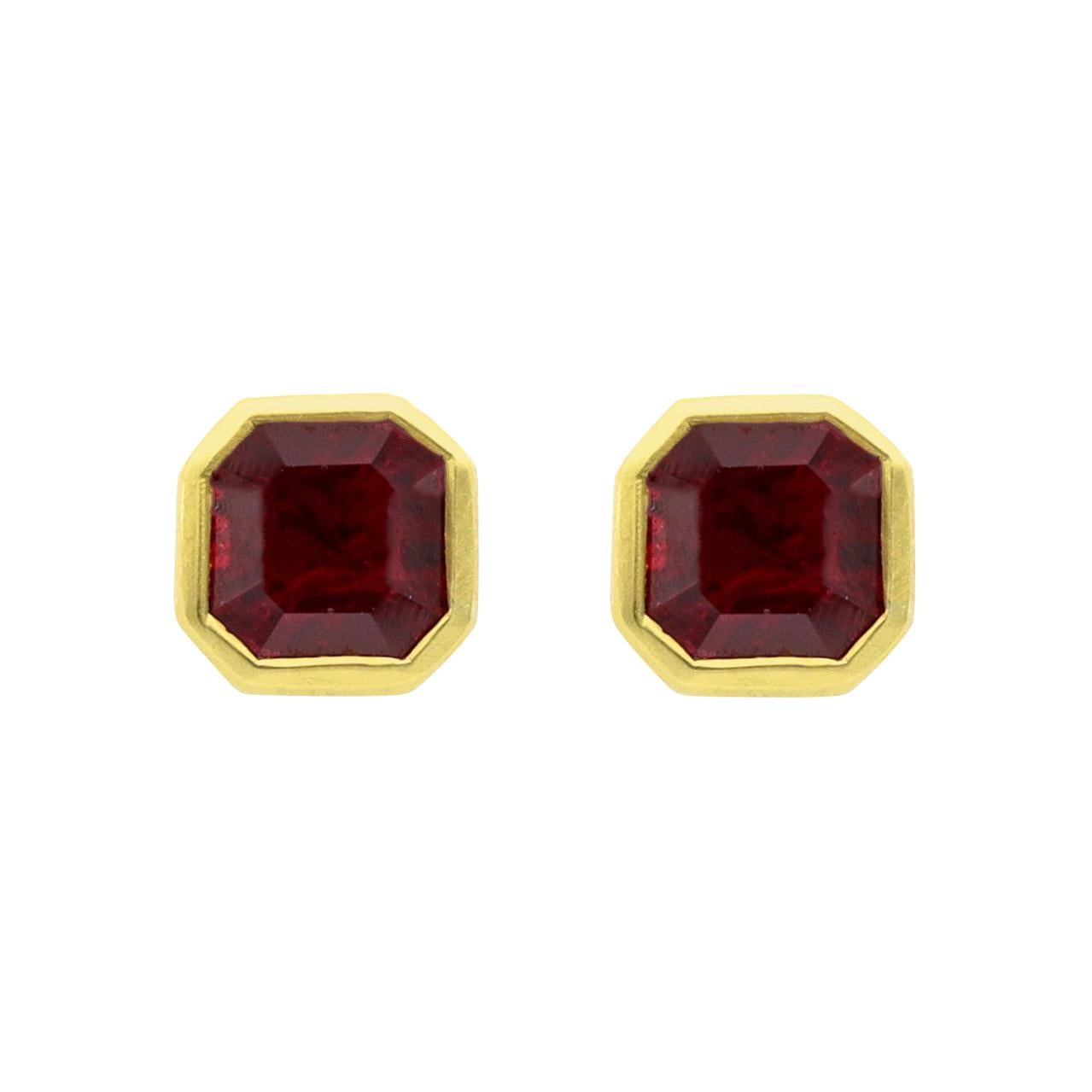 18 Karat Matte Yellow Gold 2.00 Carat Ruby Stud Earrings For Sale
