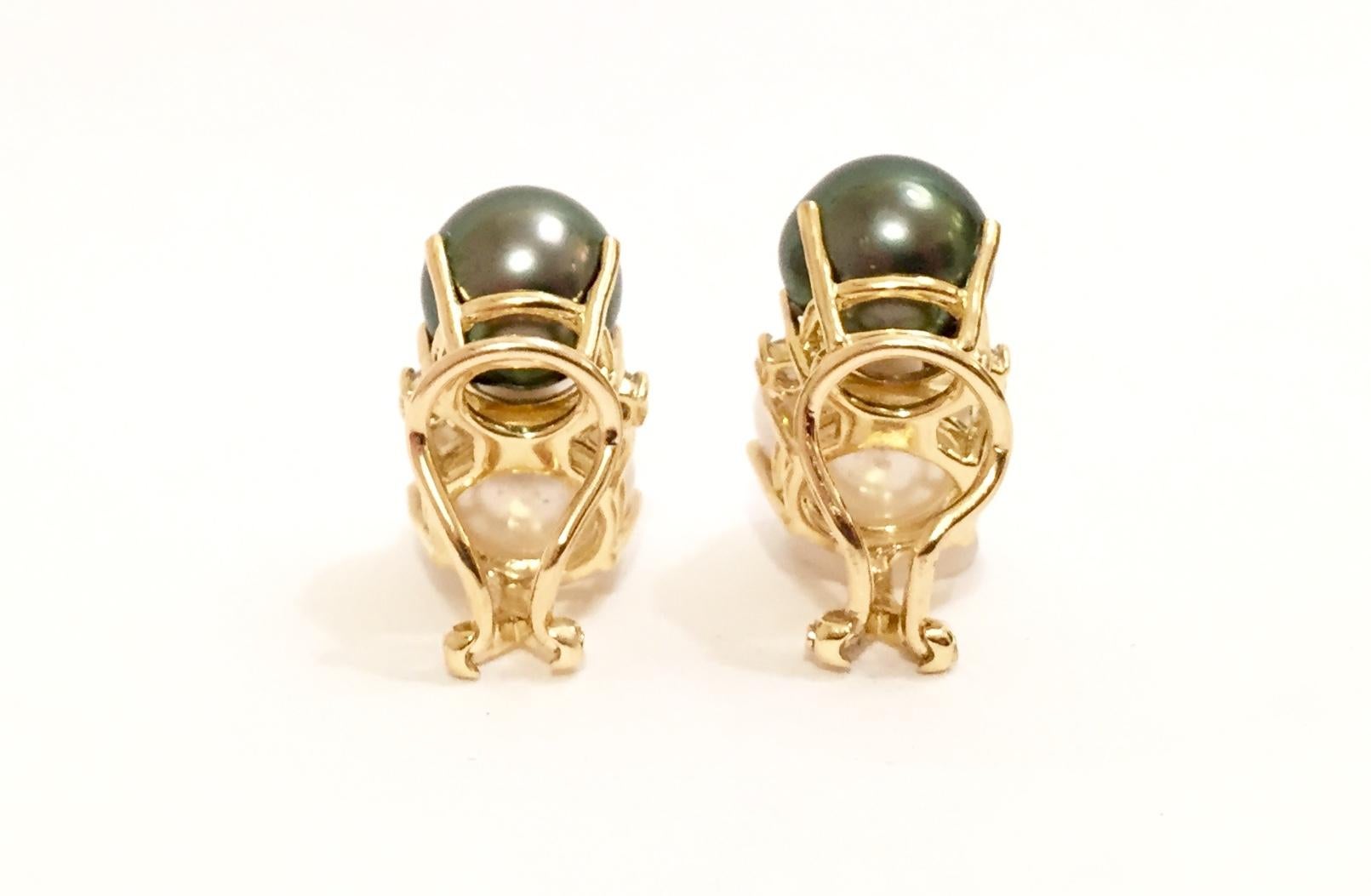 18 Karat Medium Gum Drop Earrings with Pearls and Diamonds In New Condition For Sale In New York, NY