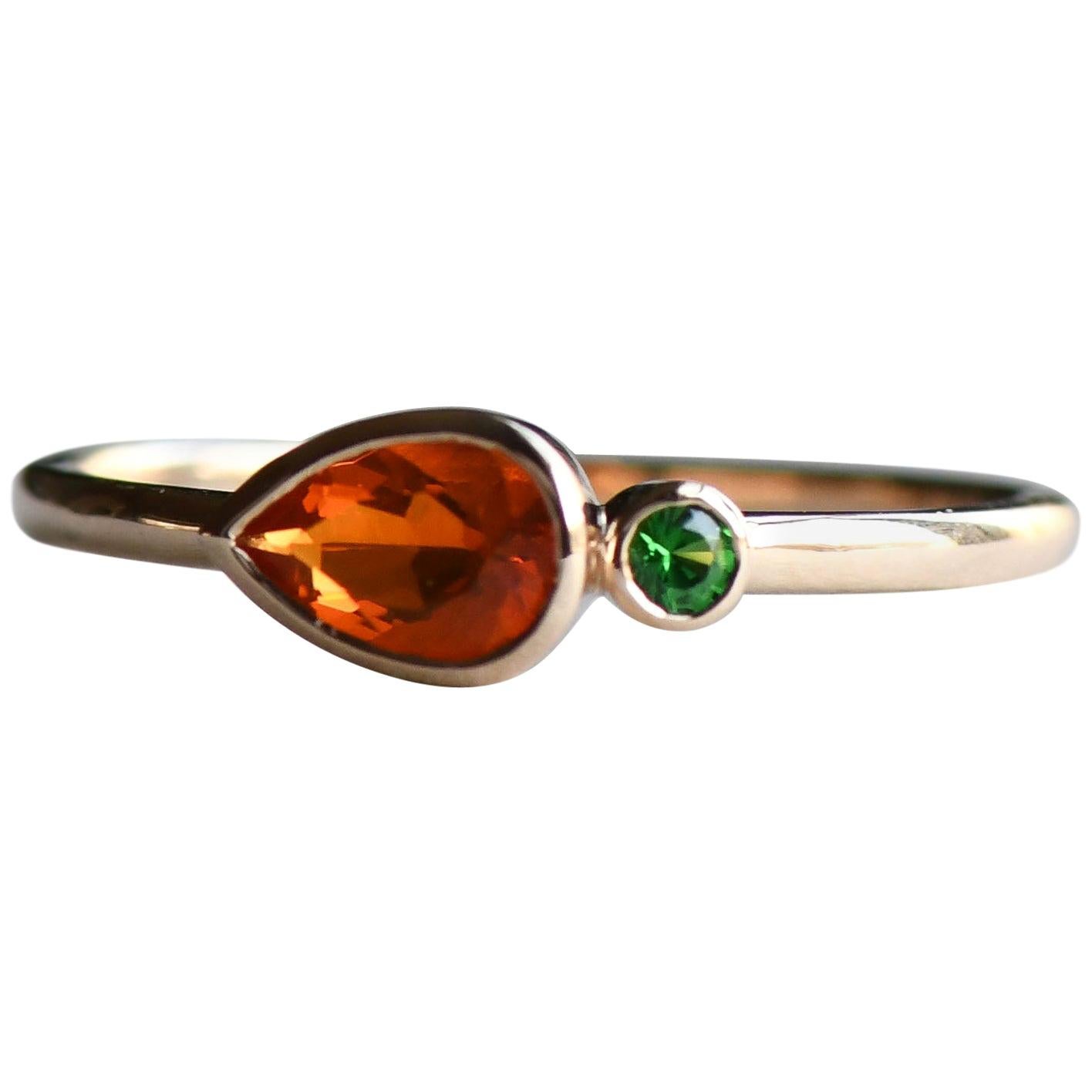 18 Karat mexikanischer Feueropal mit Tsavorit-Granat-Ring, Carrotring