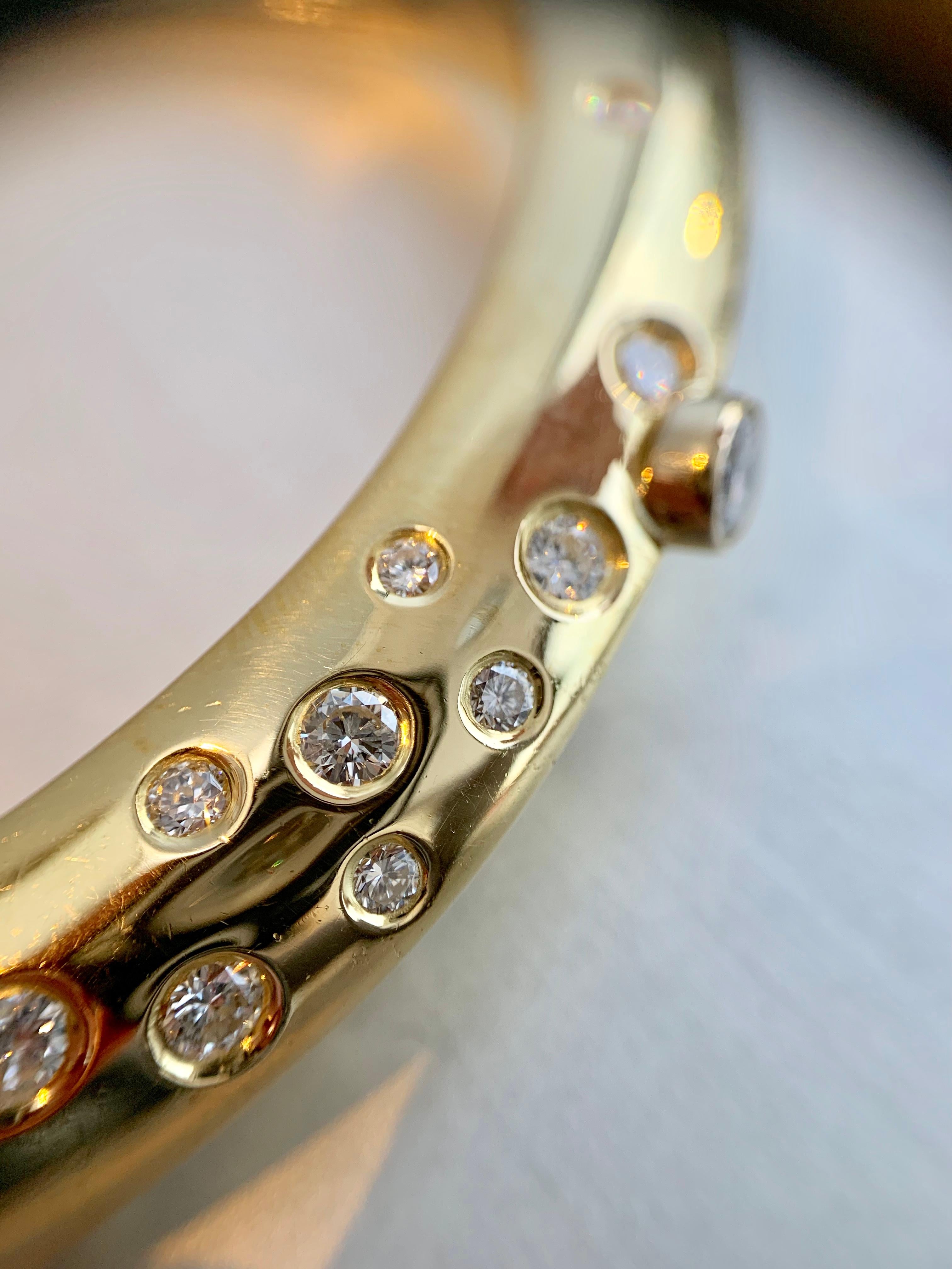 18 Karat Modern Curved Diamond Bangle Bracelet For Sale 8