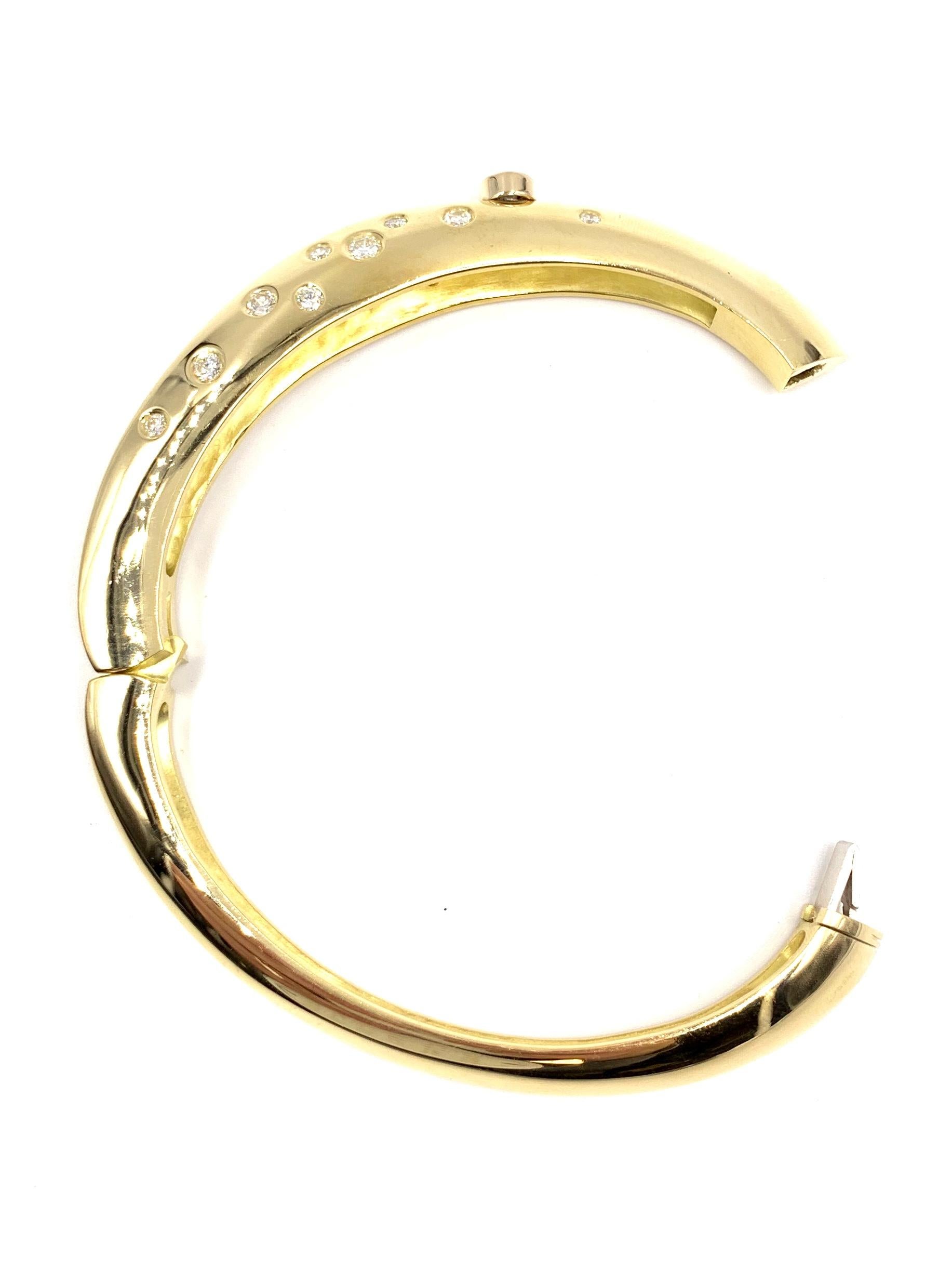 18 Karat Modern Curved Diamond Bangle Bracelet For Sale 3