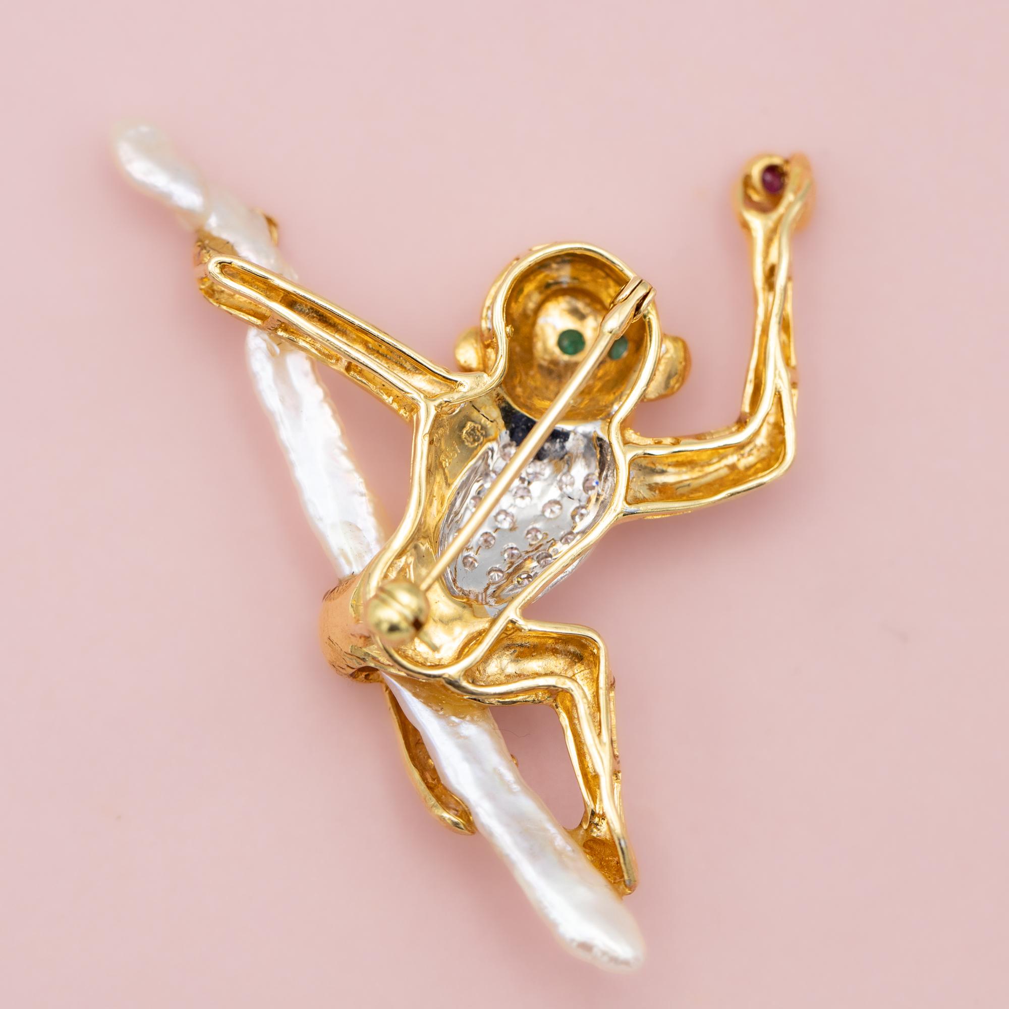 Brilliant Cut 18 karat Monkey Brooch - solid yellow gold animal - Gem, pearl and diamond set