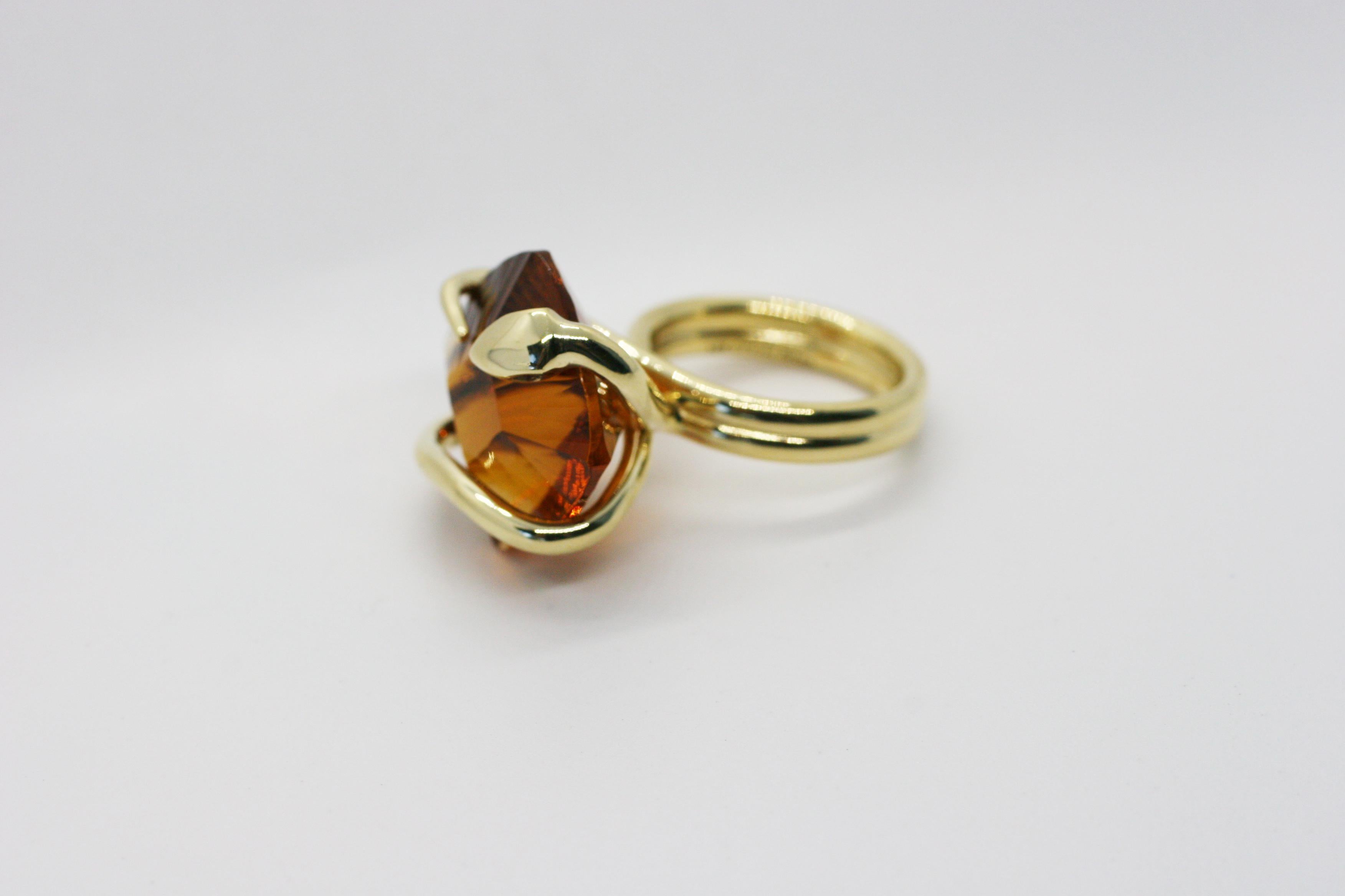 Contemporary 18 Karat Natural Concave Citrine Climbing Snake Ring  For Sale