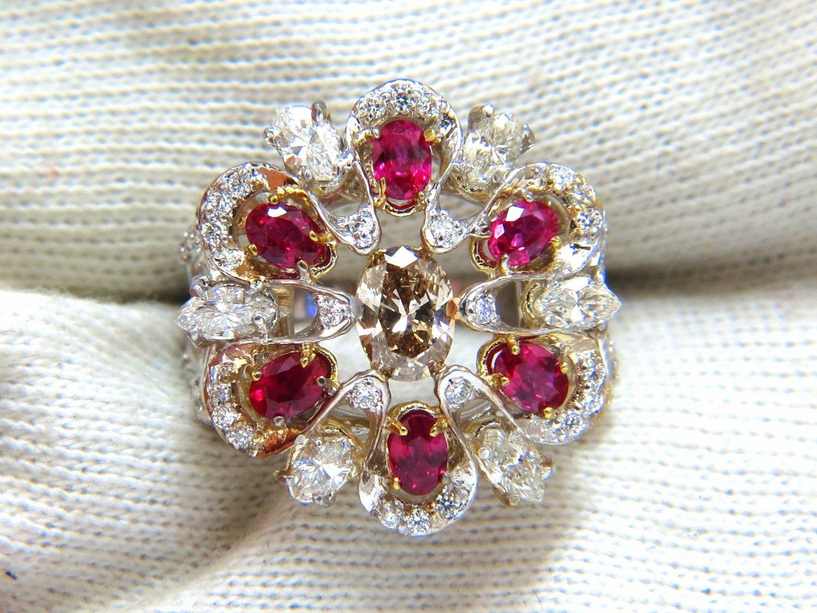 18 Karat Natürlicher Fancy Color Diamant Rubin Cocktail Cluster Ring (Ovalschliff) im Angebot