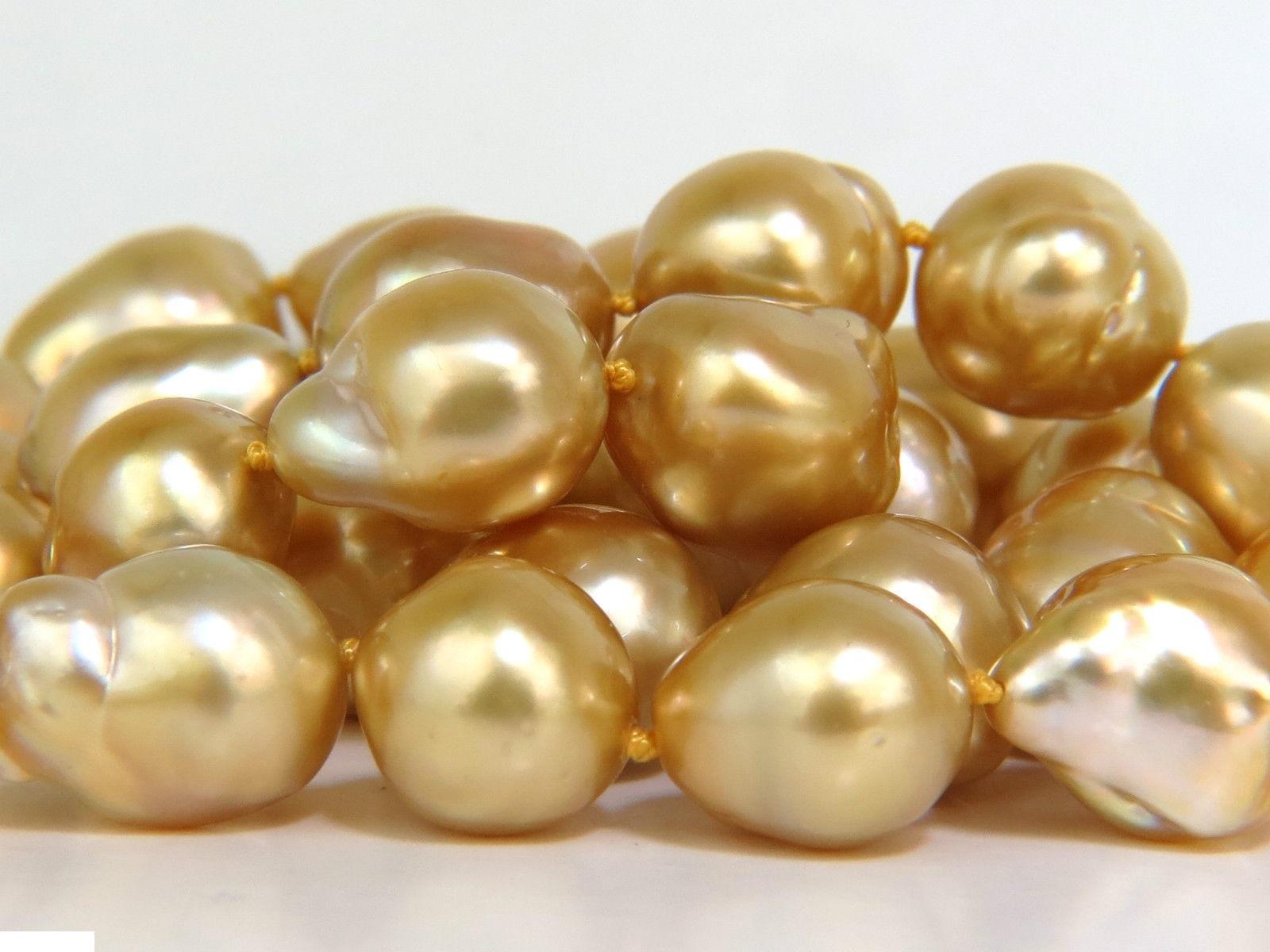 18 Karat Natural South Sea Golden Pearls Necklace 1.50 Carat Diamond Clasp For Sale 1