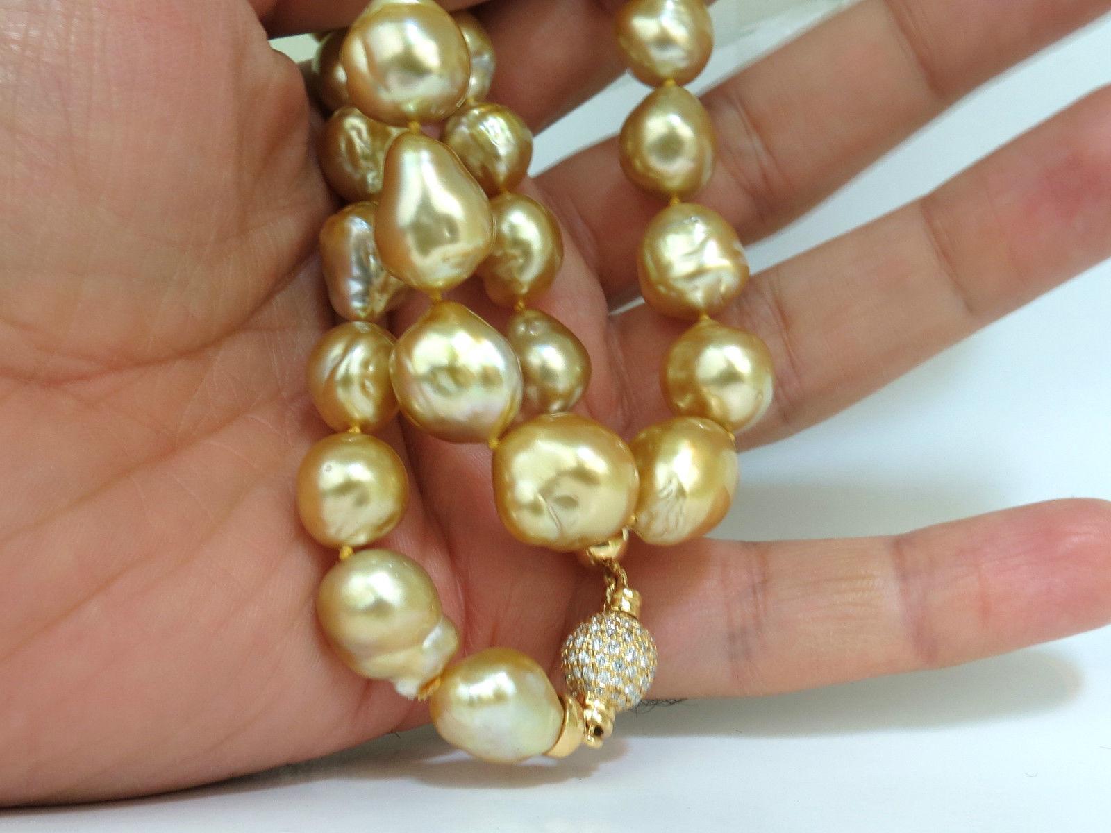 18 Karat Natural South Sea Golden Pearls Necklace 1.50 Carat Diamond Clasp For Sale 3