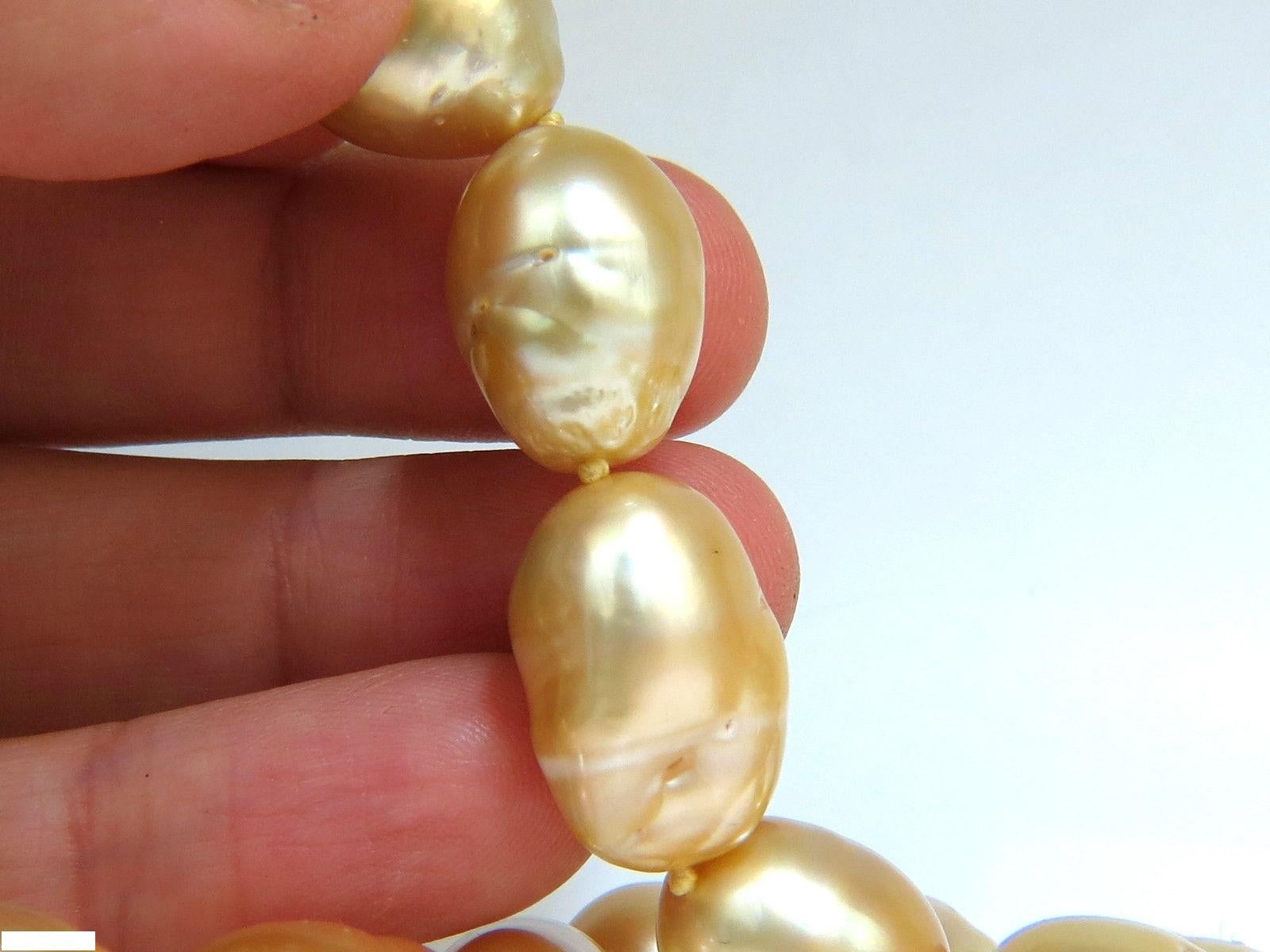 18 Karat Natural South Sea Yellow Pearls Necklace 2.00 Carat Diamond Clasp For Sale 4