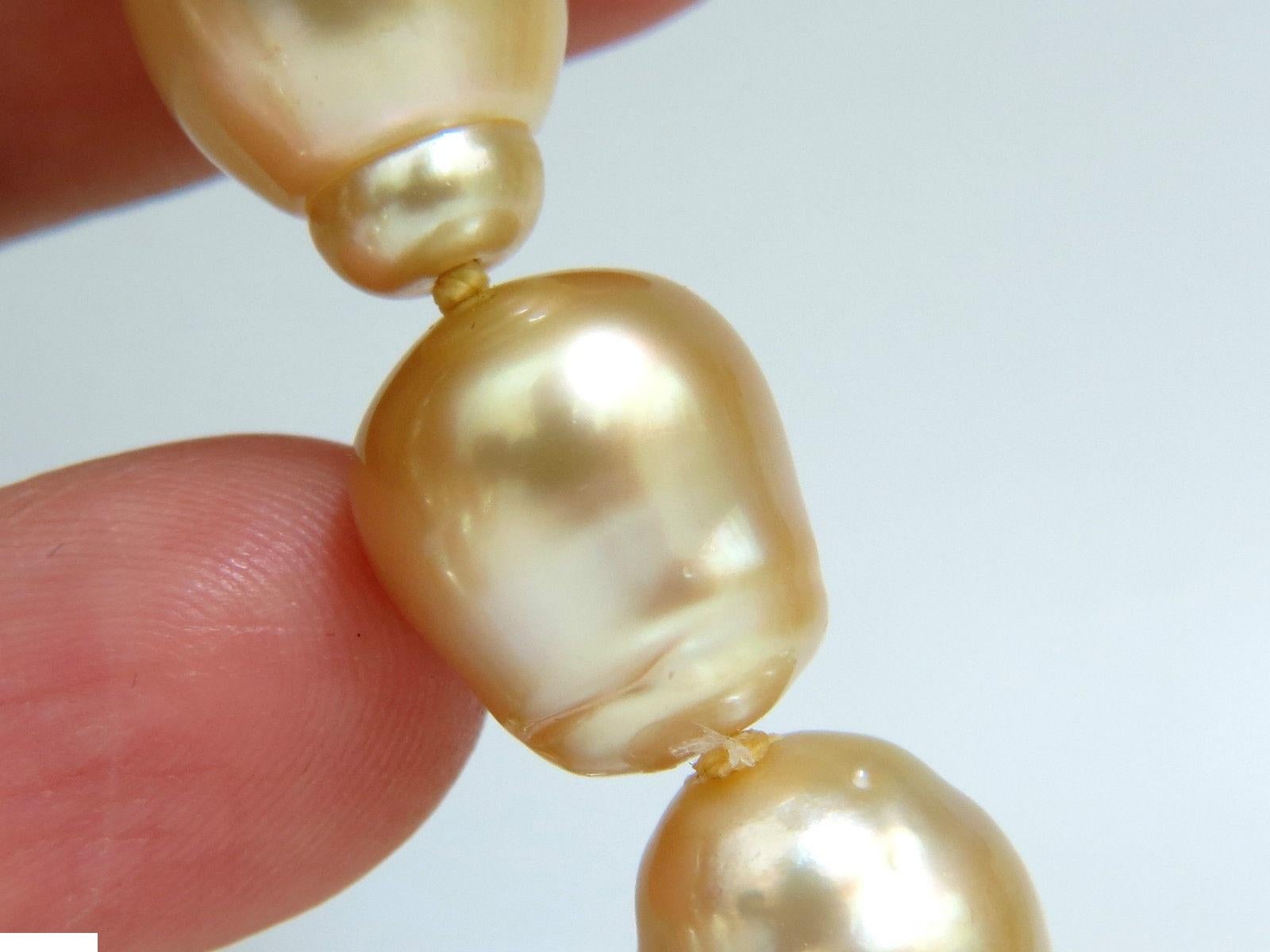 18 Karat Natural South Sea Yellow Pearls Necklace 2.00 Carat Diamond Clasp In New Condition For Sale In New York, NY