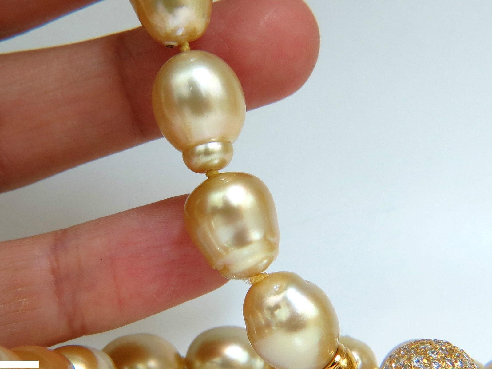 18 Karat Natural South Sea Yellow Pearls Necklace 2.00 Carat Diamond Clasp For Sale 1