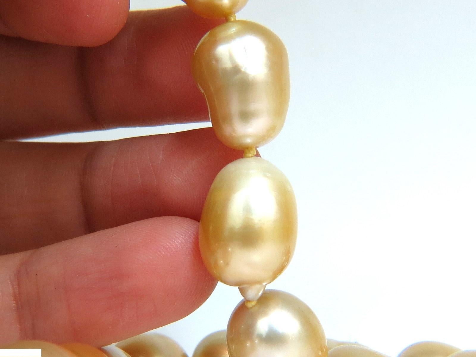 18 Karat Natural South Sea Yellow Pearls Necklace 2.00 Carat Diamond Clasp For Sale 2