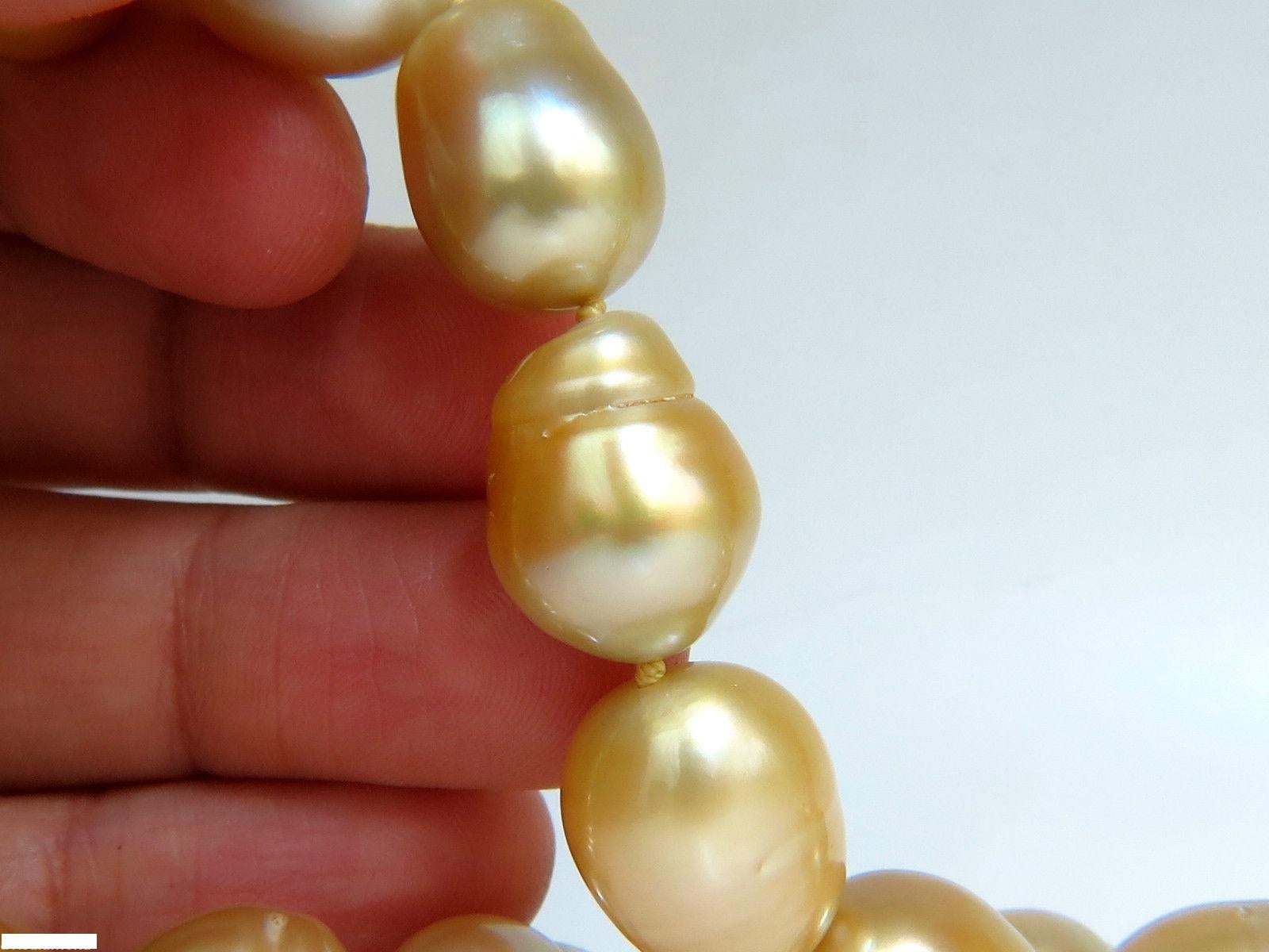 18 Karat Natural South Sea Yellow Pearls Necklace 2.00 Carat Diamond Clasp For Sale 3