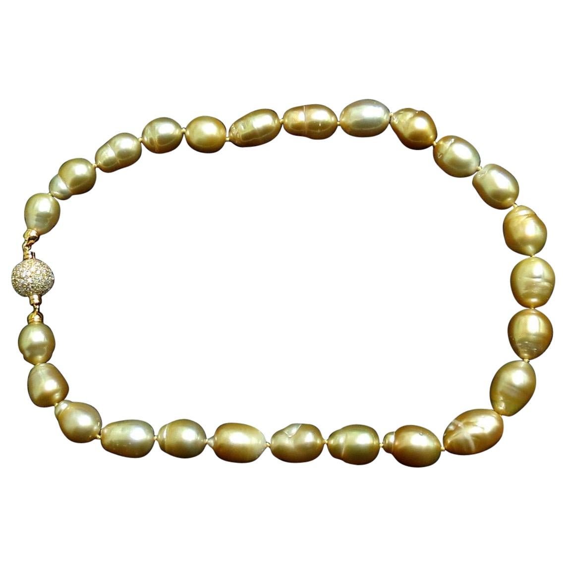 18 Karat Natural South Sea Yellow Pearls Necklace 2.00 Carat Diamond Clasp For Sale