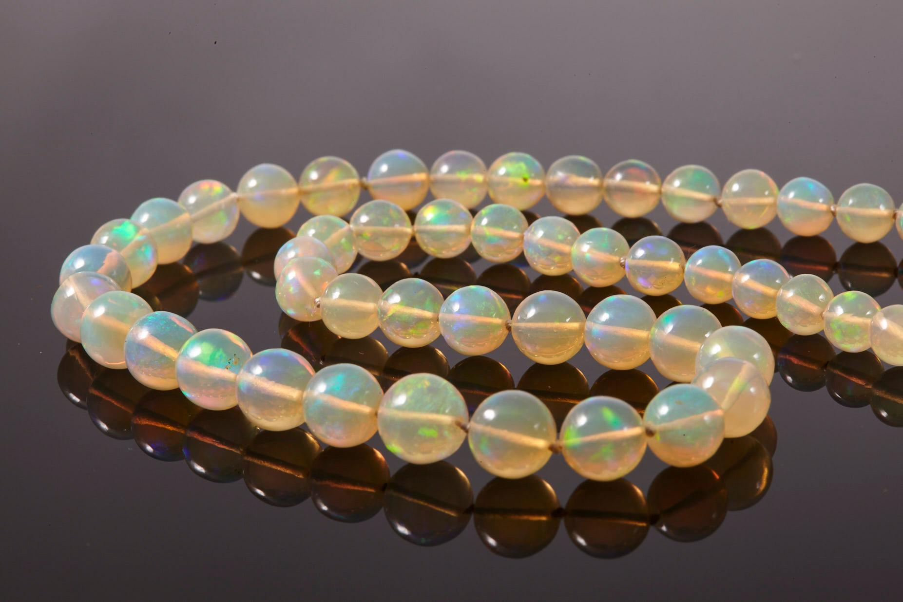 18 Karat Opal Bead Necklace In Good Condition For Sale In Westport, CT