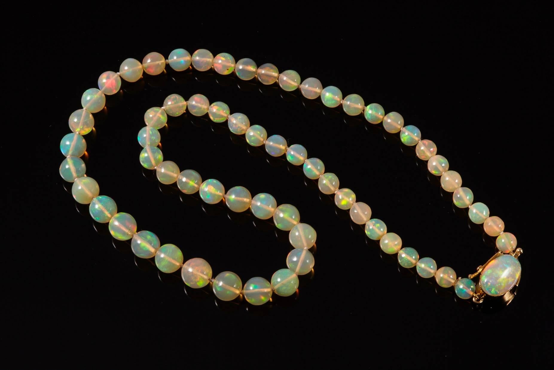 18 Karat Opal Beaded Necklace For Sale 1