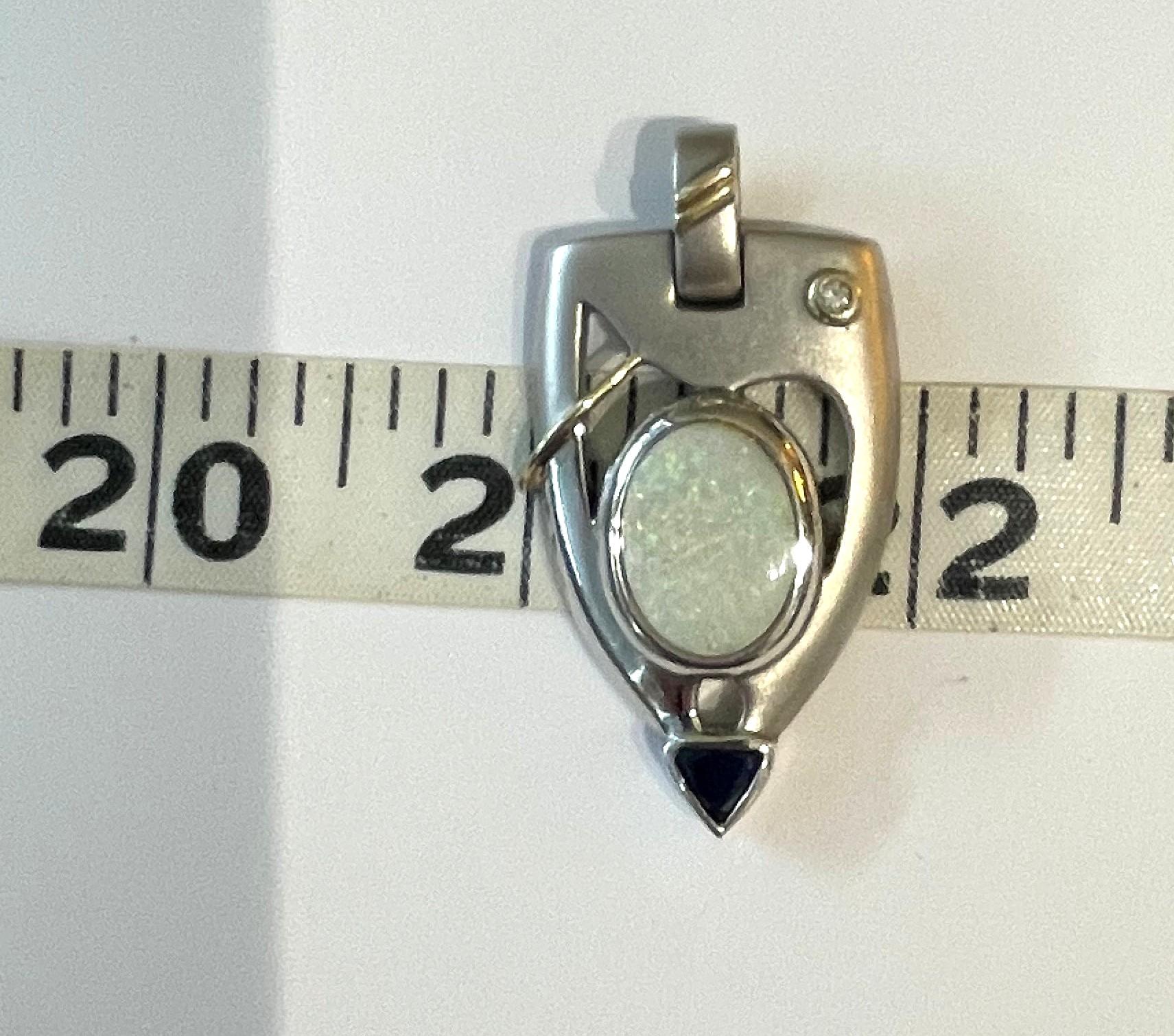 da uomo o donna Ciondolo a forma di punta di freccia con diamante e zaffiro Opale 18 carati in vendita