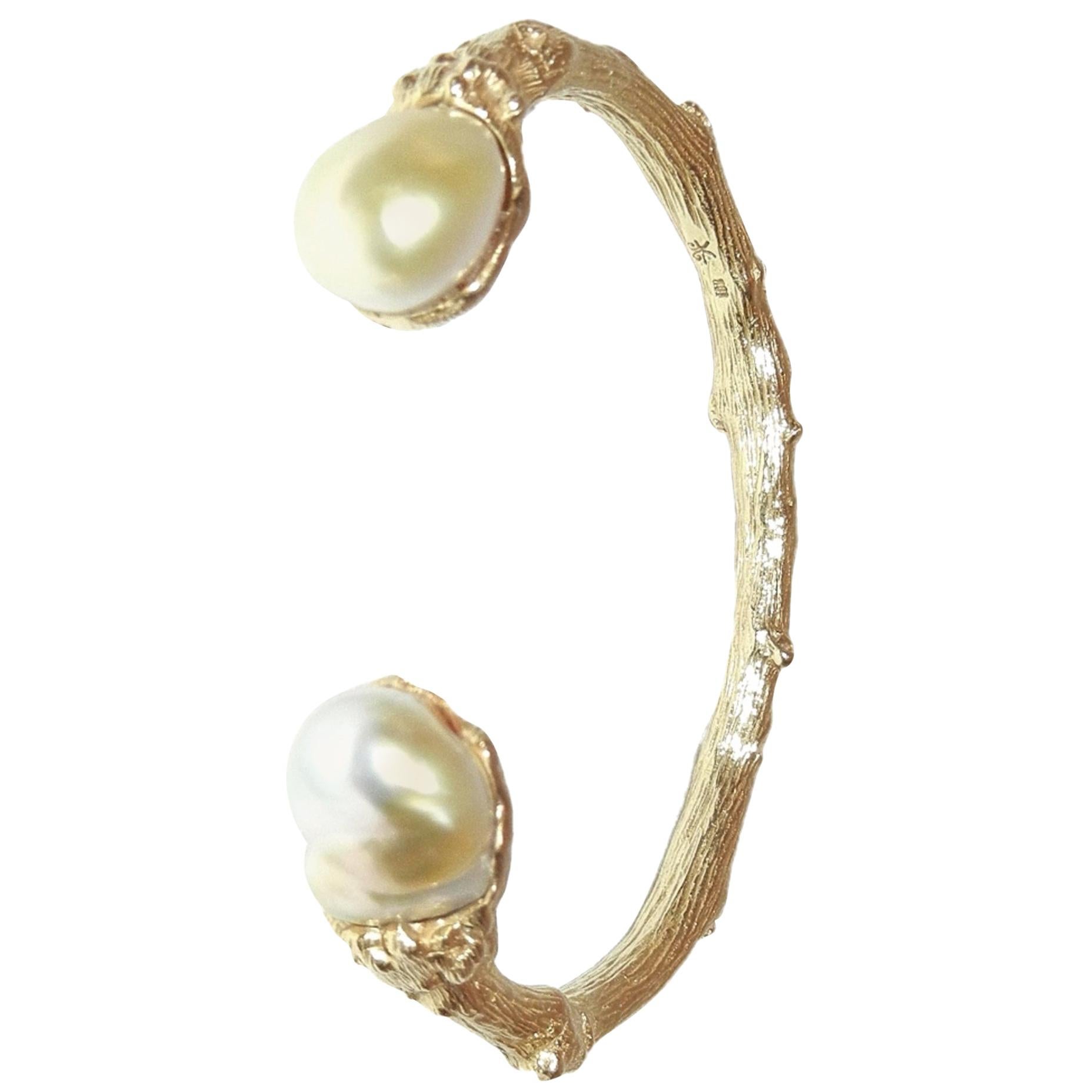 18 Karat Open End Bangle with Two Baroque Pearls in White with Yellow Highlights For Sale