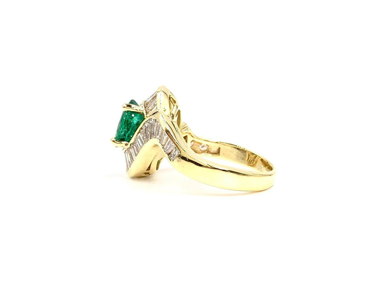 18 Karat Oval 1.22 Carat Emerald and Diamond Ring For Sale 1