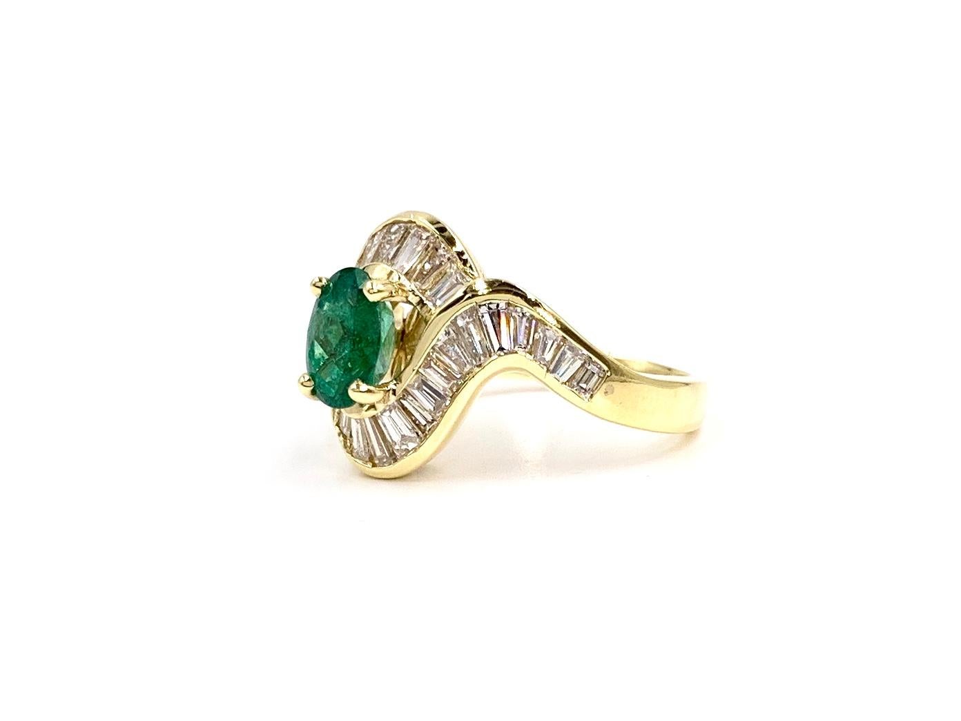 18 Karat Oval 1.22 Carat Emerald and Diamond Ring For Sale 2