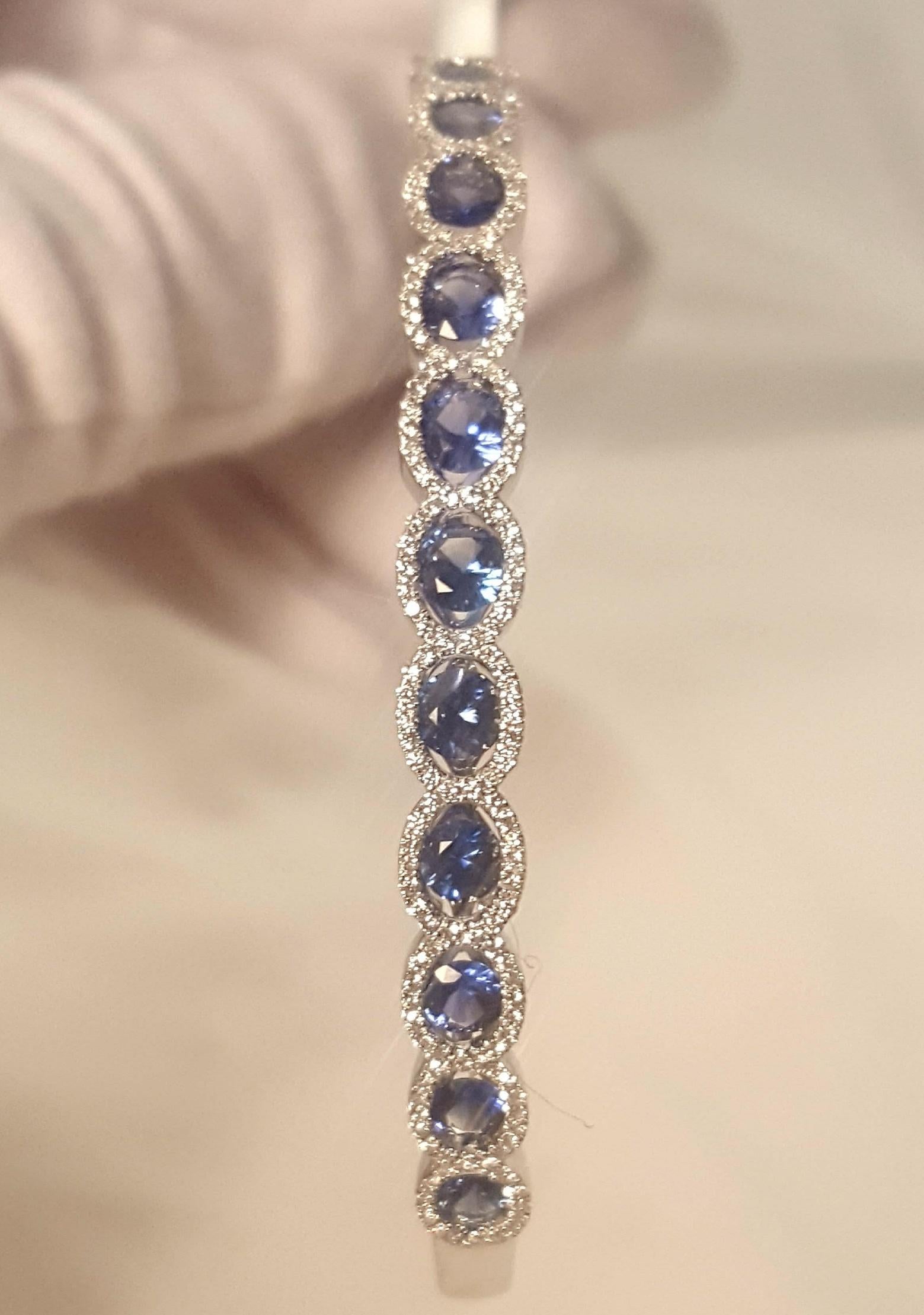 Contemporary 18 Karat Oval Sapphires and Diamonds Bangle Bracelet For Sale