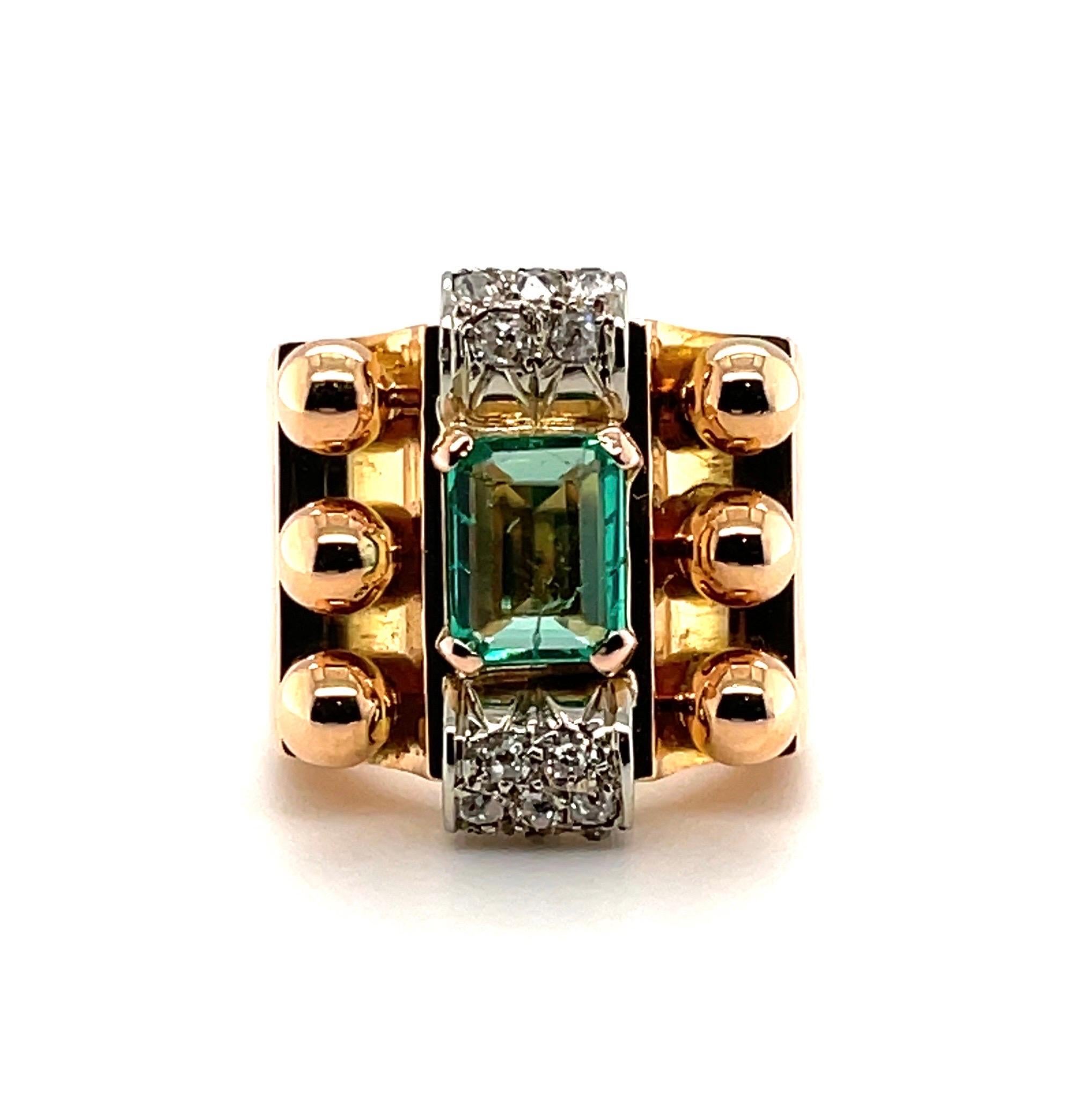 18 Karat Pink and White Gold Emerald and Diamond Retro Cocktail Ring, circa 1940 For Sale 1