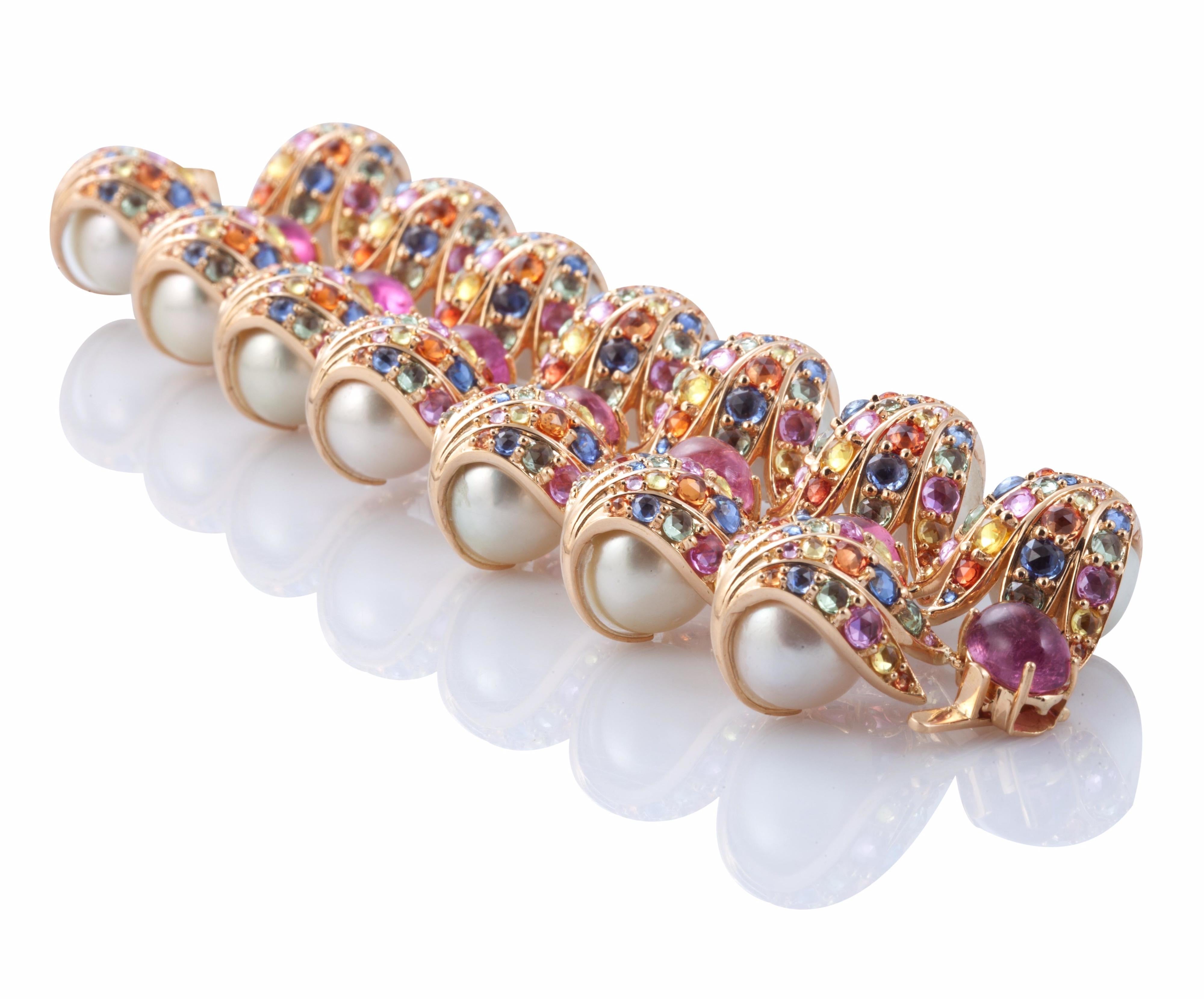 18 Karat Pink Gold Gloucester Cathedral Bracelet with South Sea Pearls In New Condition For Sale In Hong Kong, HK