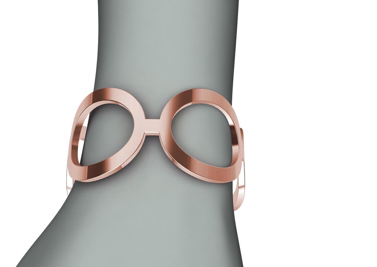 Bracelet manchette ovale en or rose 18k , Thomas Kurilla, designer de Tiffany, a créé et vendu cette manchette.  chez Tiffanys. 4 x 1,4 mm d'épaisseur x 29 mm de largeur. Il s'agit de l'un de mes premiers designs.  J'utilisais des formes simples
